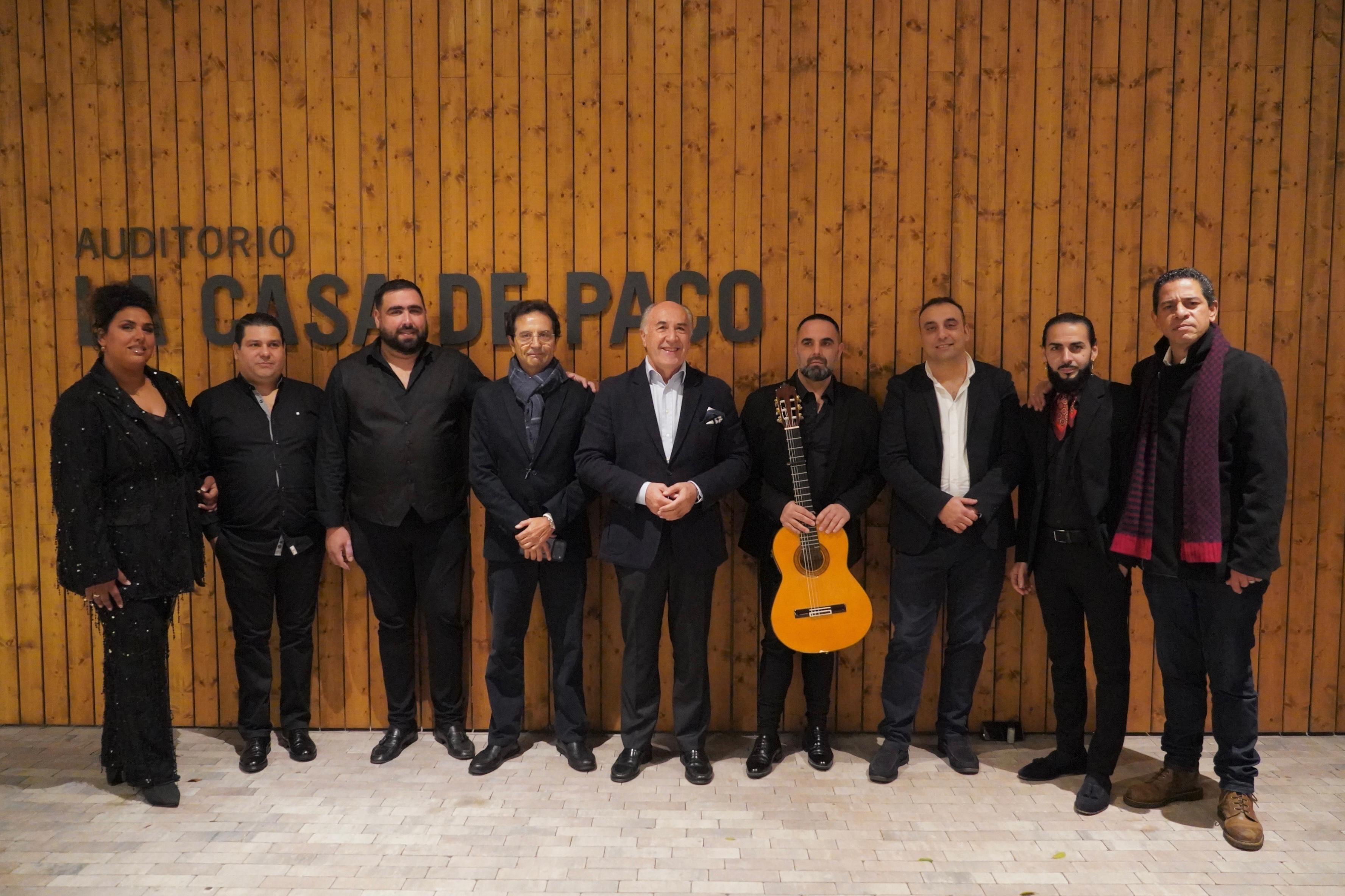 Alcalde de Algeciras encabeza tradicional zambomba flamenca en Centro Paco de Lucía