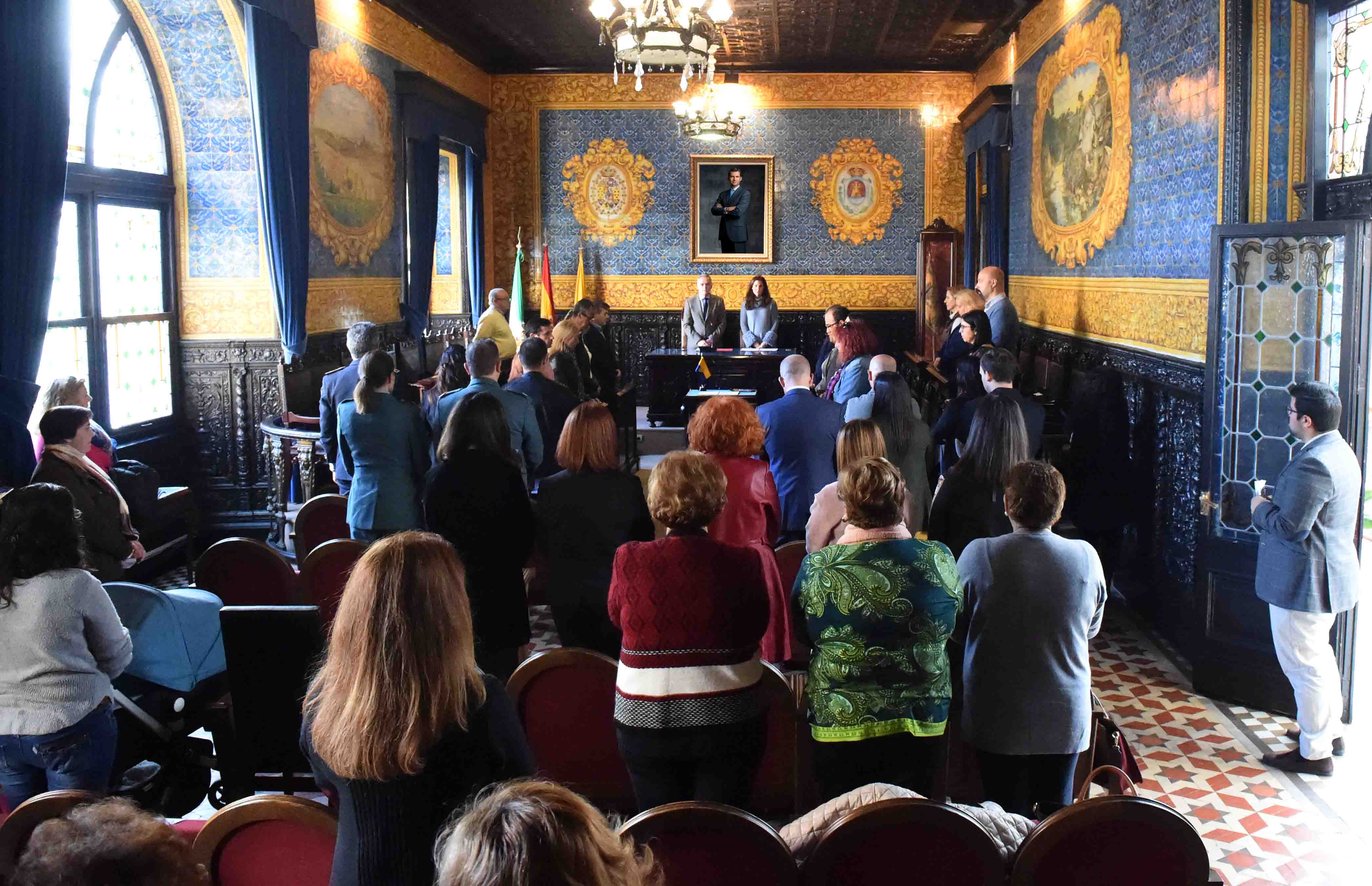 El Ayuntamiento de Algeciras lleva a cabo el acto institucional contra ...