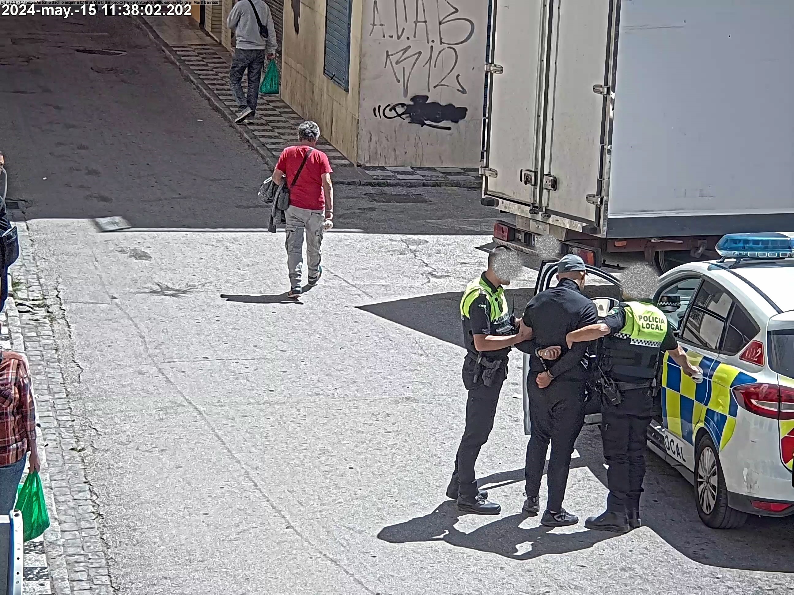 Detenido por la Policía Local tras agredir a un agente cuando la grúa ...