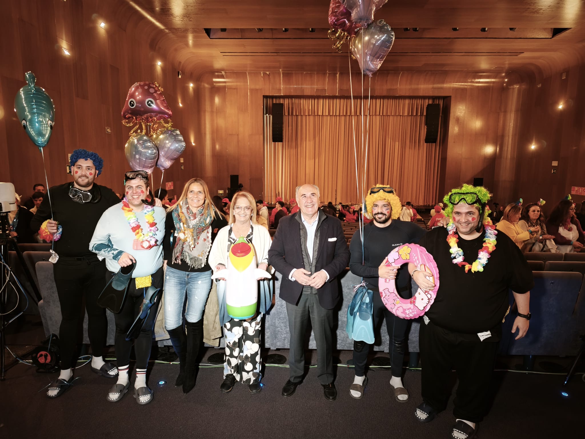 La comparsa ‘La gracia divina’, y la chirigota ‘Ese año salimos del Milenio’ ganan el Concurso de Agrupaciones Carnavalescas del Teatro Florida