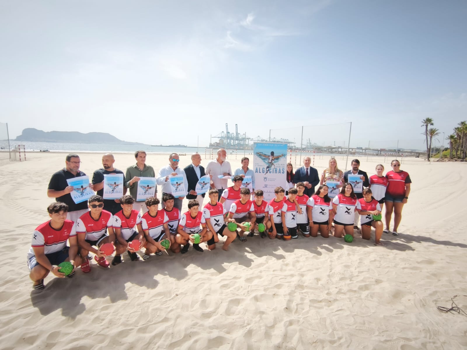 Landaluce presenta el I Torneo Balonmano Playa Algeciras, que reunirá a más de 850 jugadores en El Rinconcillo