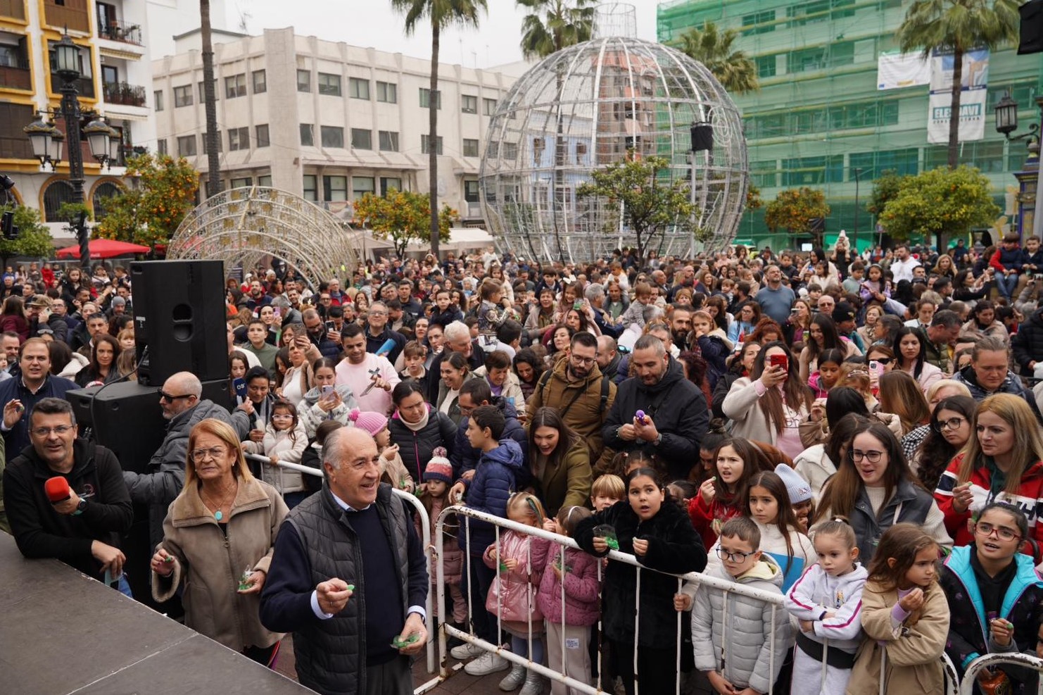 Los más pequeños despiden 2025 en la Plaza Alta con la Fiesta Infantil de las Campanadas