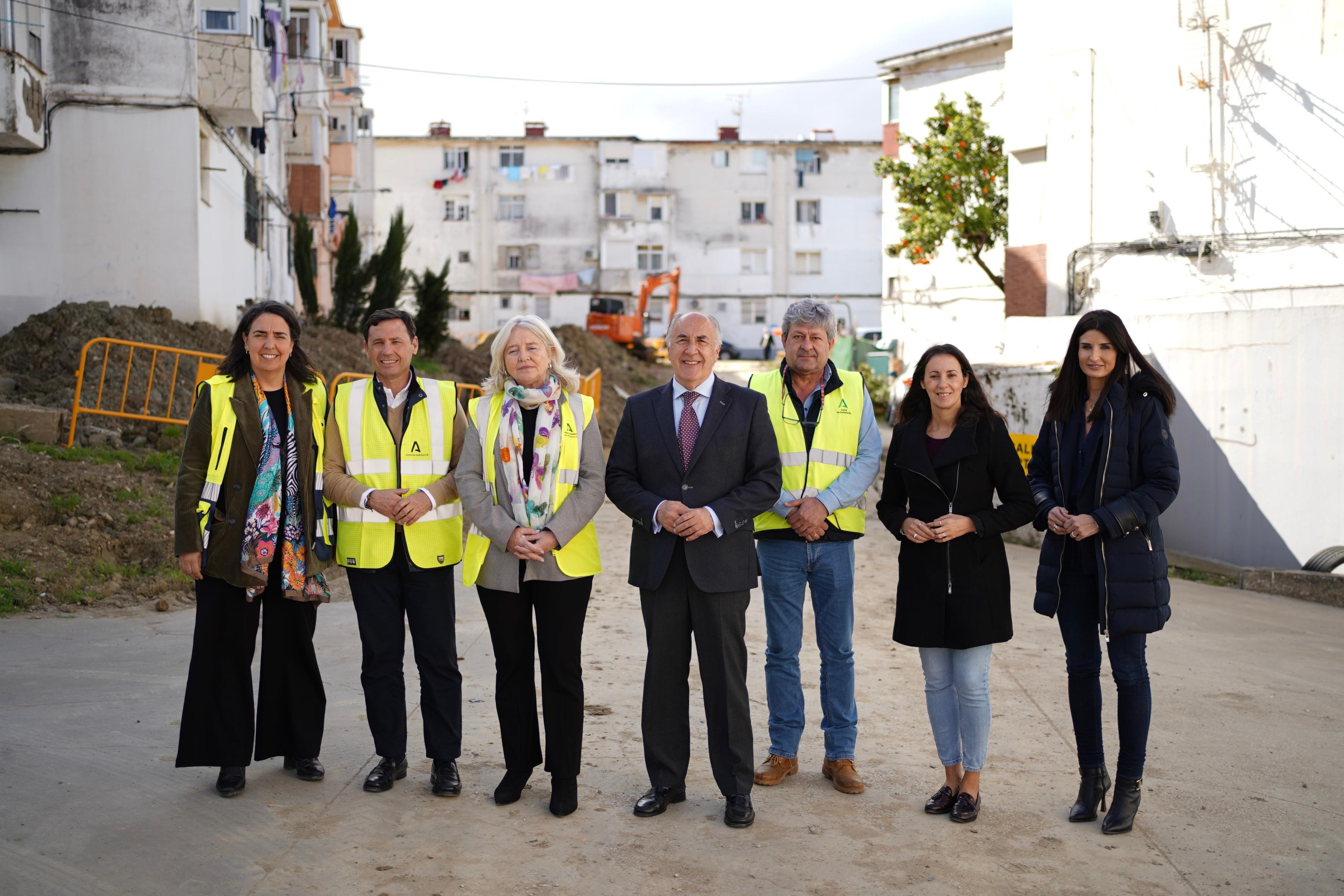 El alcalde valora positivamente la implicación de la Junta de Andalucía con la barriada de La Piñera