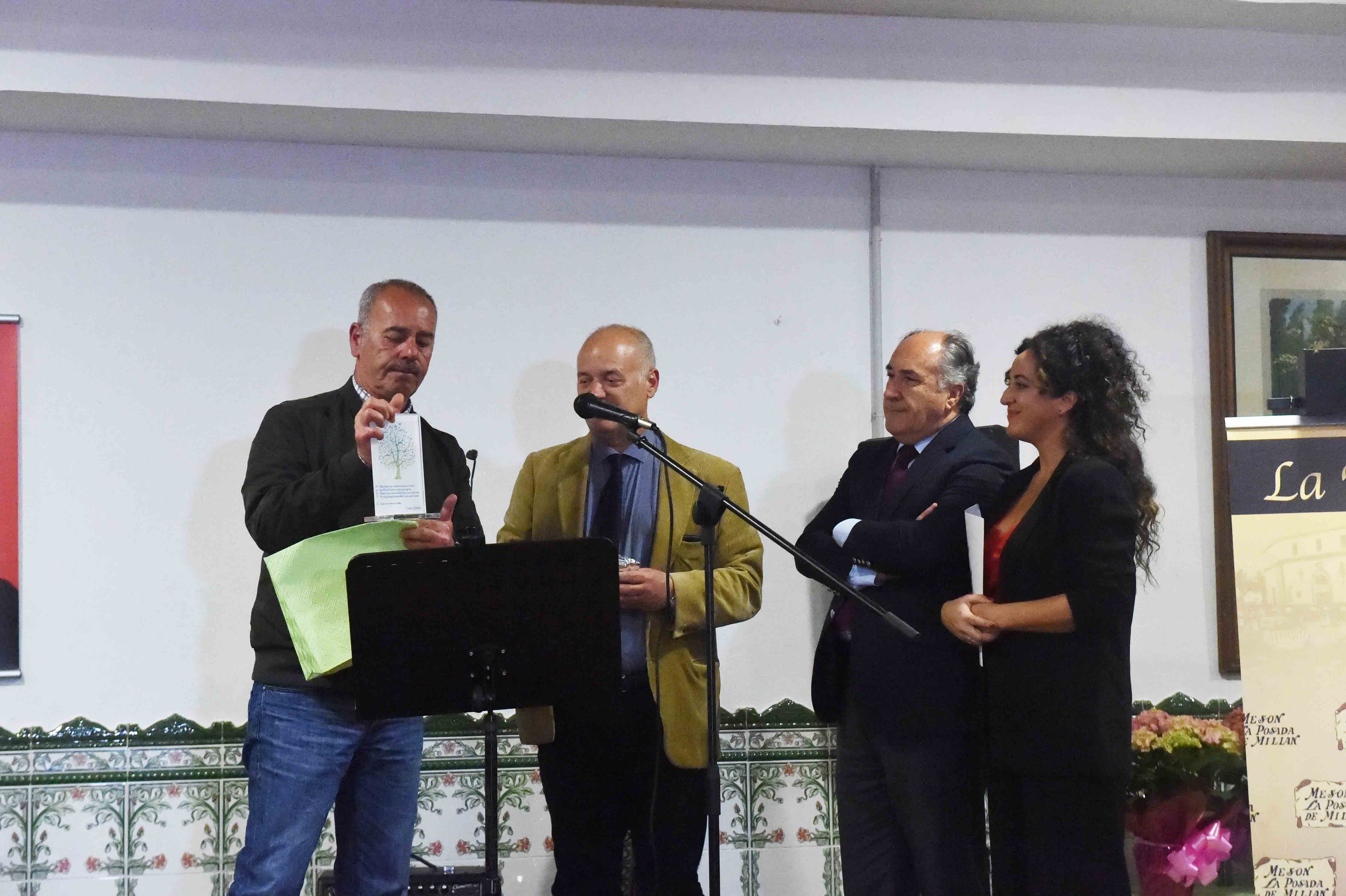 1-HOMENAJE DE BARRIO VIVO A CARMELA DÍAZ Y CARMEN GONZÁLEZ