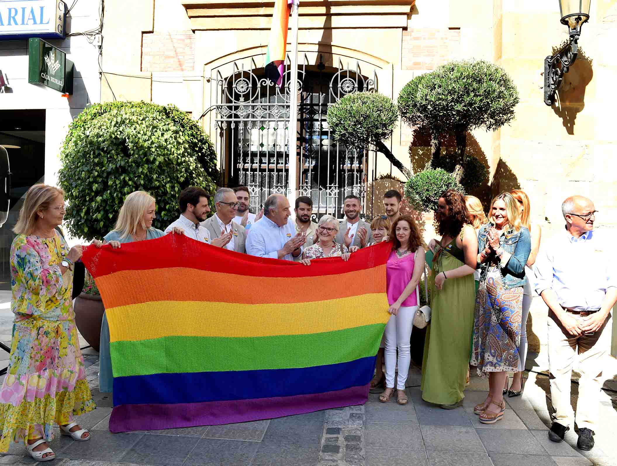1-IZADA BANDERA LGTBI Y PRESENTACION CARTEL ORGULLO ALGECIRAS 2022 JPG