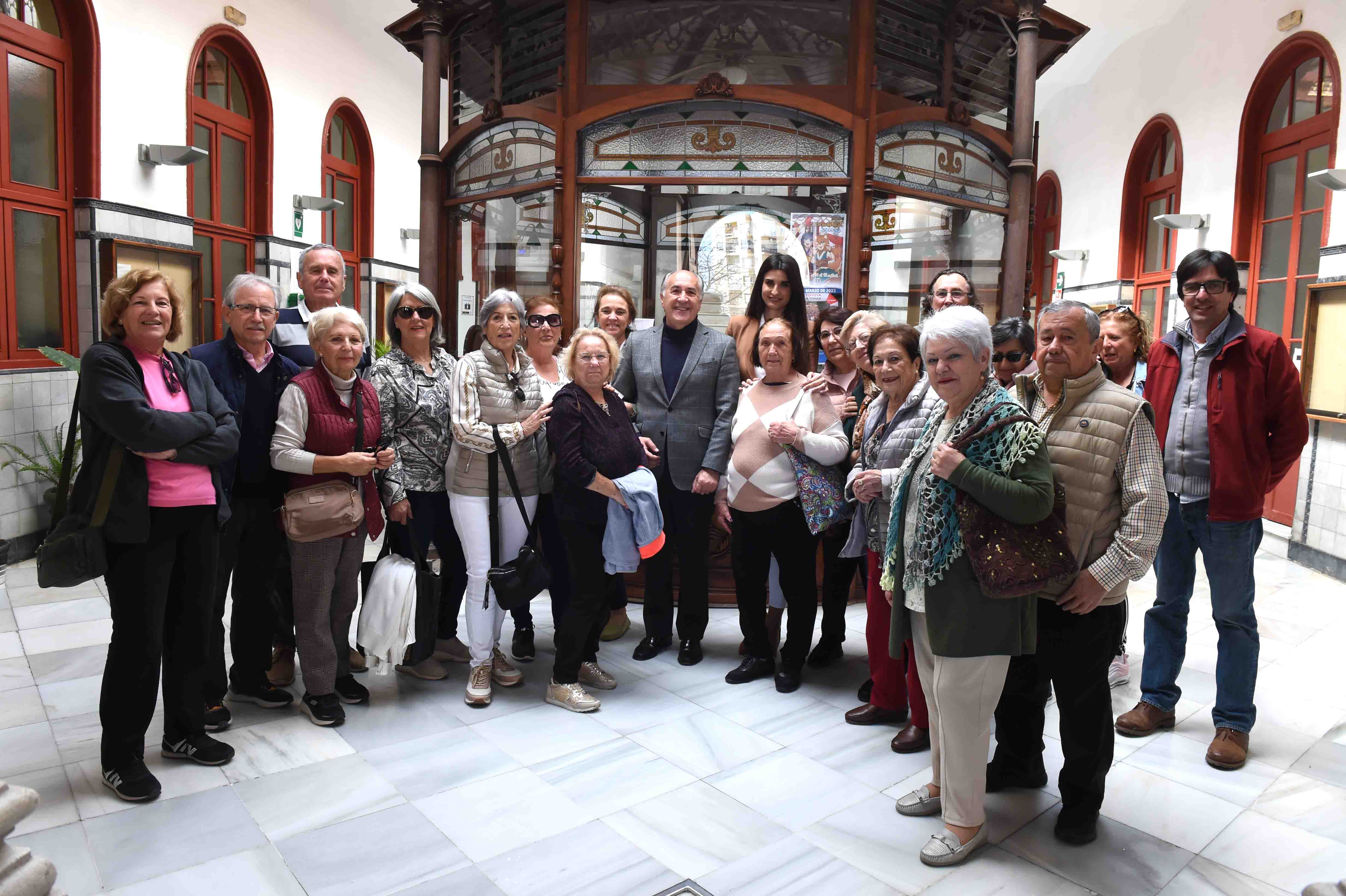 2-VISITA DE MAYORES AL SALON DE PLENOS OPAM
