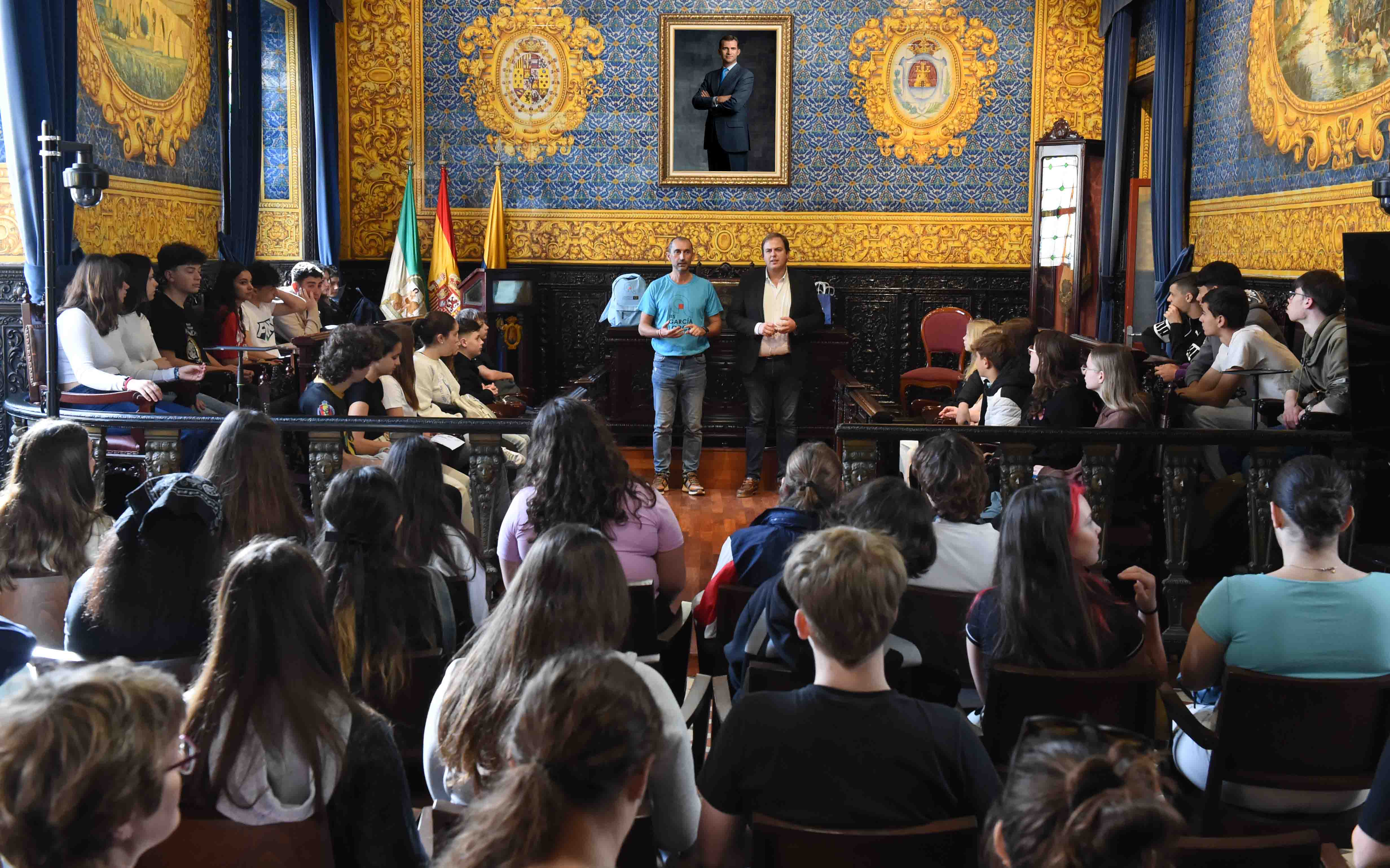 ALUMNOS ERASMUS DEL IES GARCÍA LORCA VISITAN EL SALÓN DE PLENOS