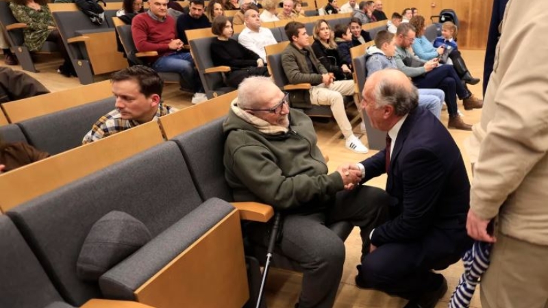 Landaluce traslada sus condolencias por el fallecimiento de Julio Martínez Fírvida