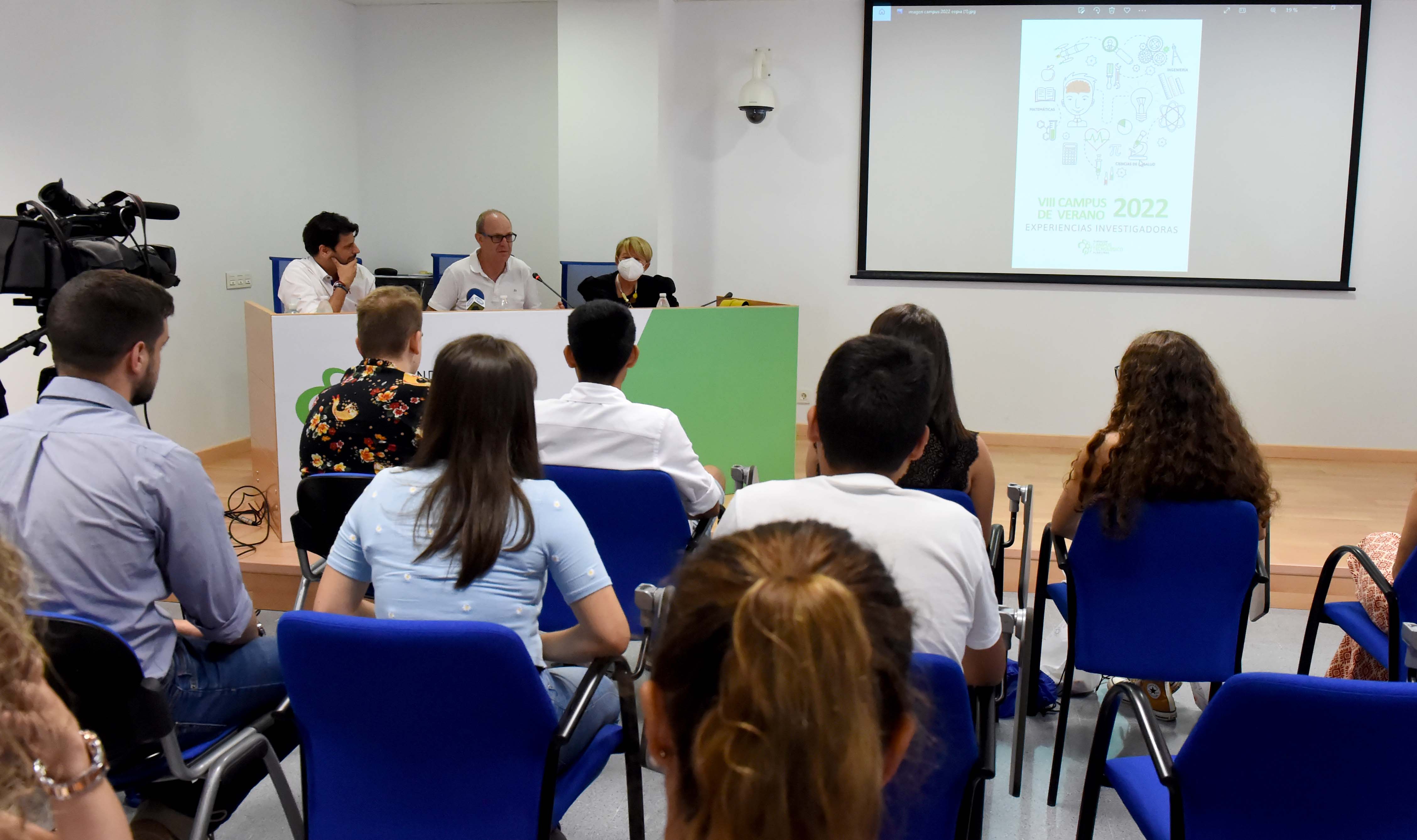 CAMPUS TECNOLOGICO  ENTREGA BECAS