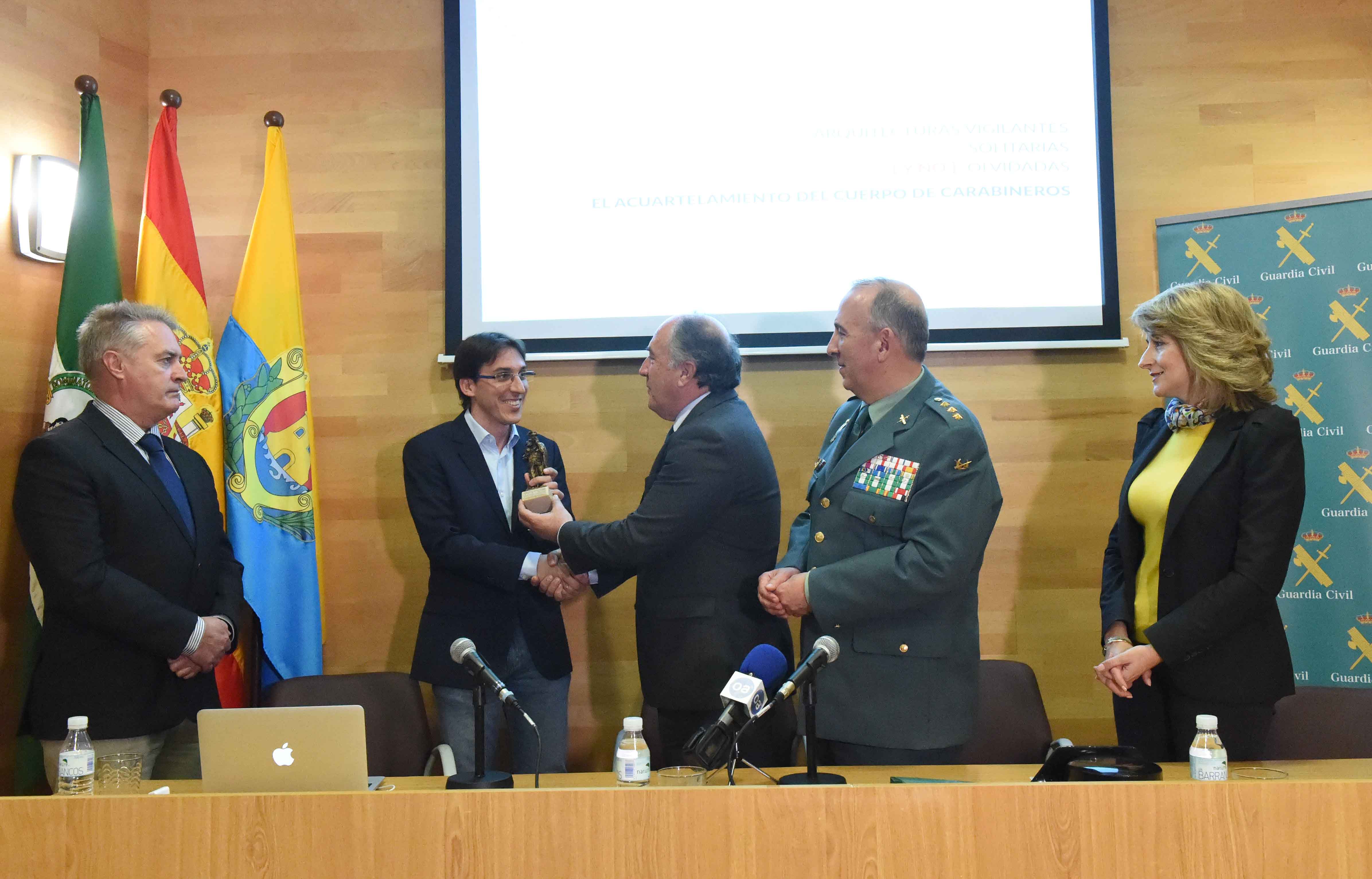 CONFERENCIA DEL ARQUITECTO DANIEL PINZÓN EL CUARTEL DEL CUERPO DE CARABINEROS