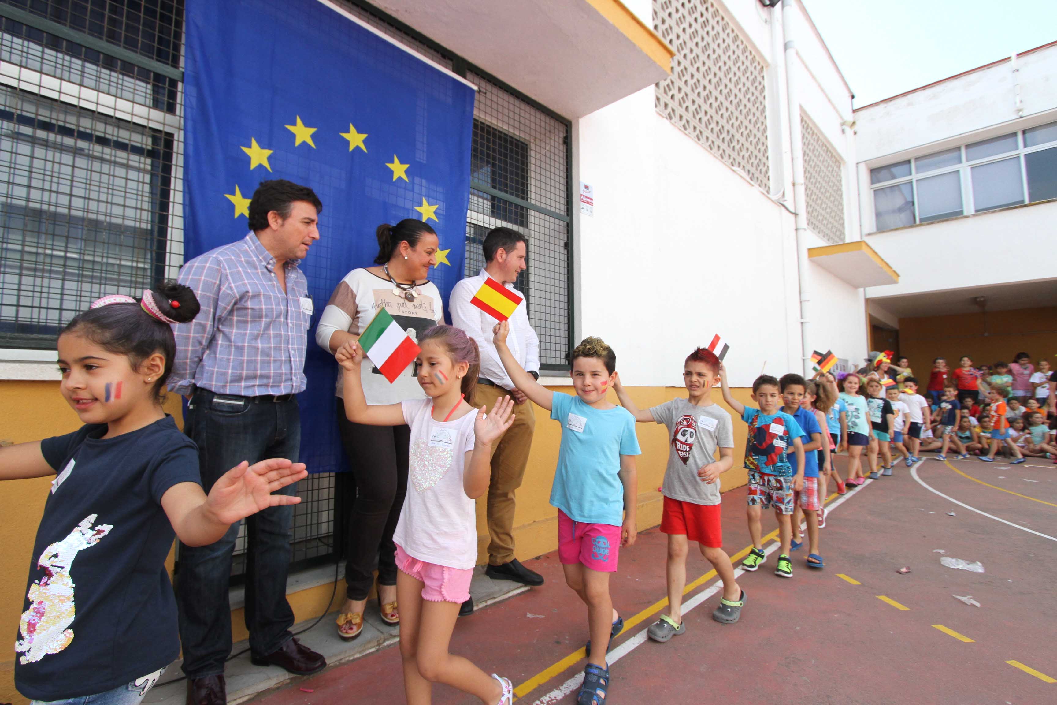 DESFILE EUROPEO COLEGIO ADORATRICES