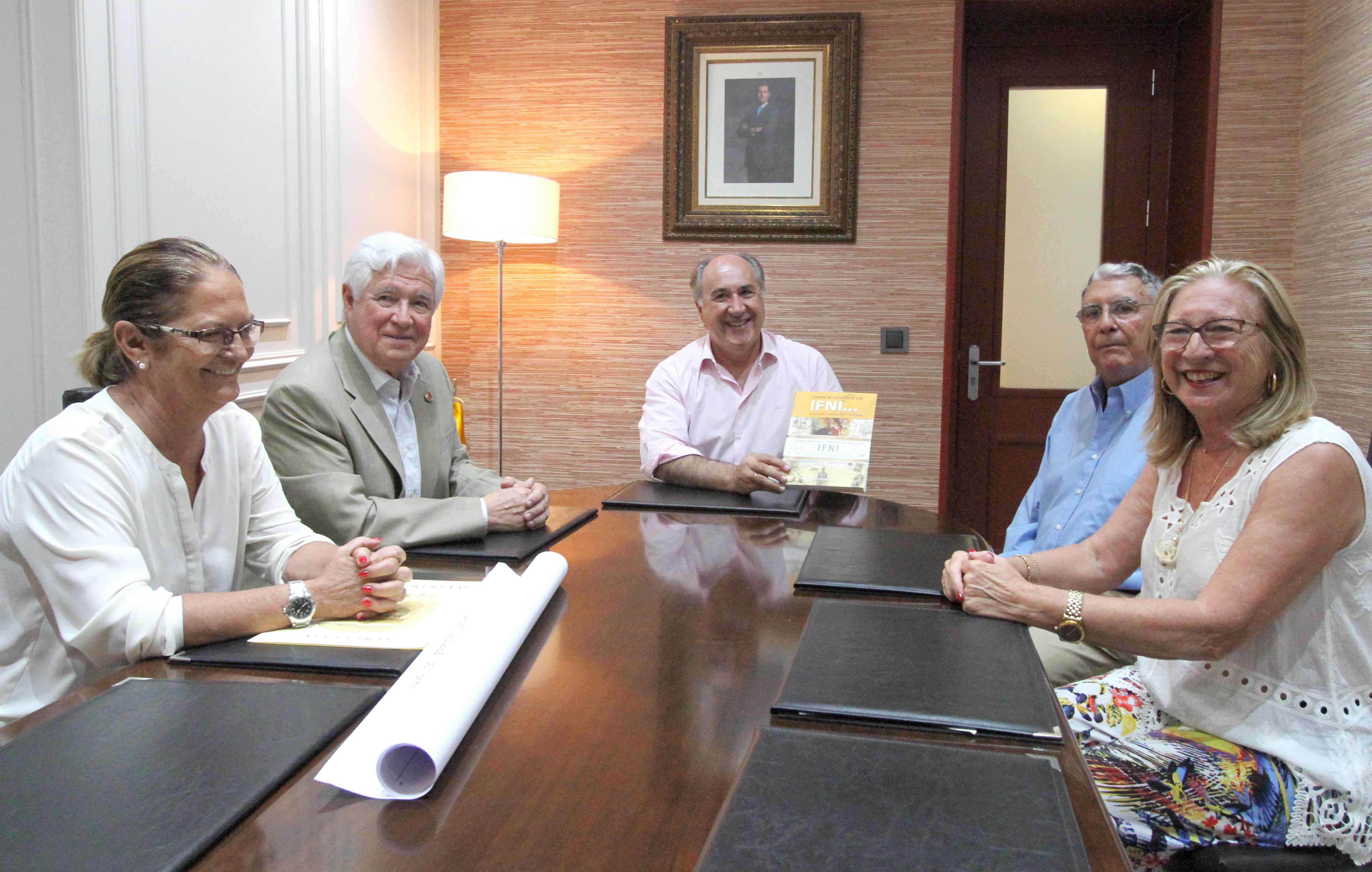ENTREGA LIBRO POETA MILITAR