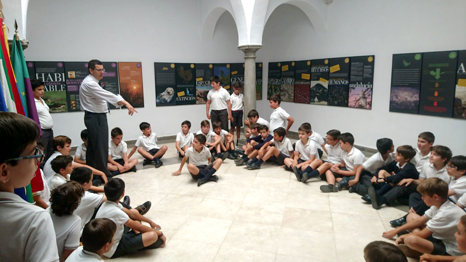 EXPOSICIÓN LOS ENLACES DE LA VIDA