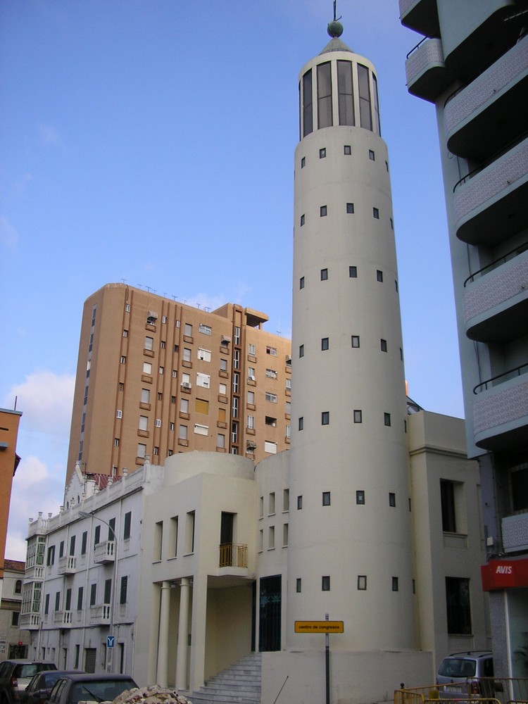 Edificio Pérez Villalta