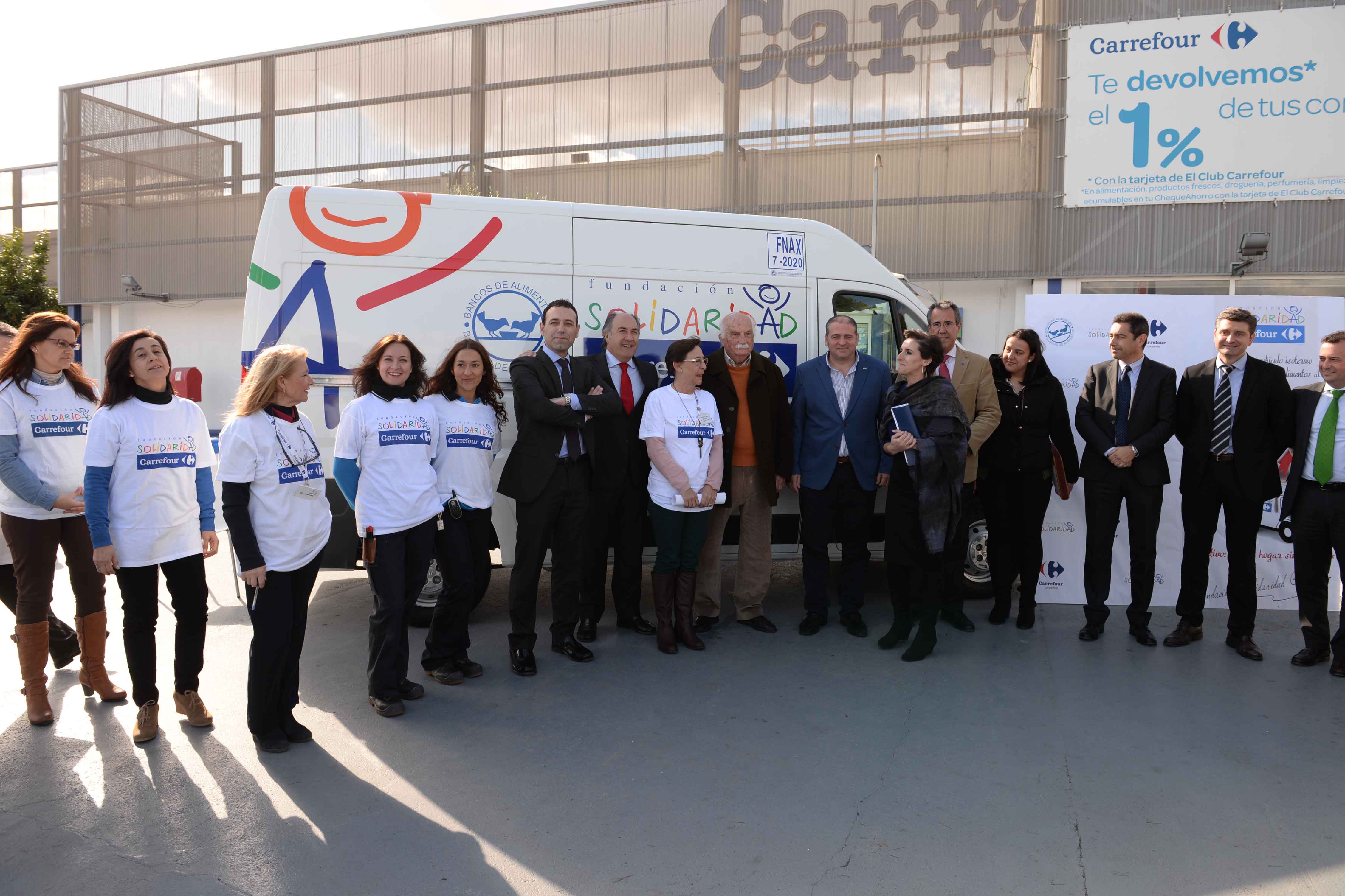 Entrega de un vehículo al Banco de Alimentos Hipermercado Carrefour