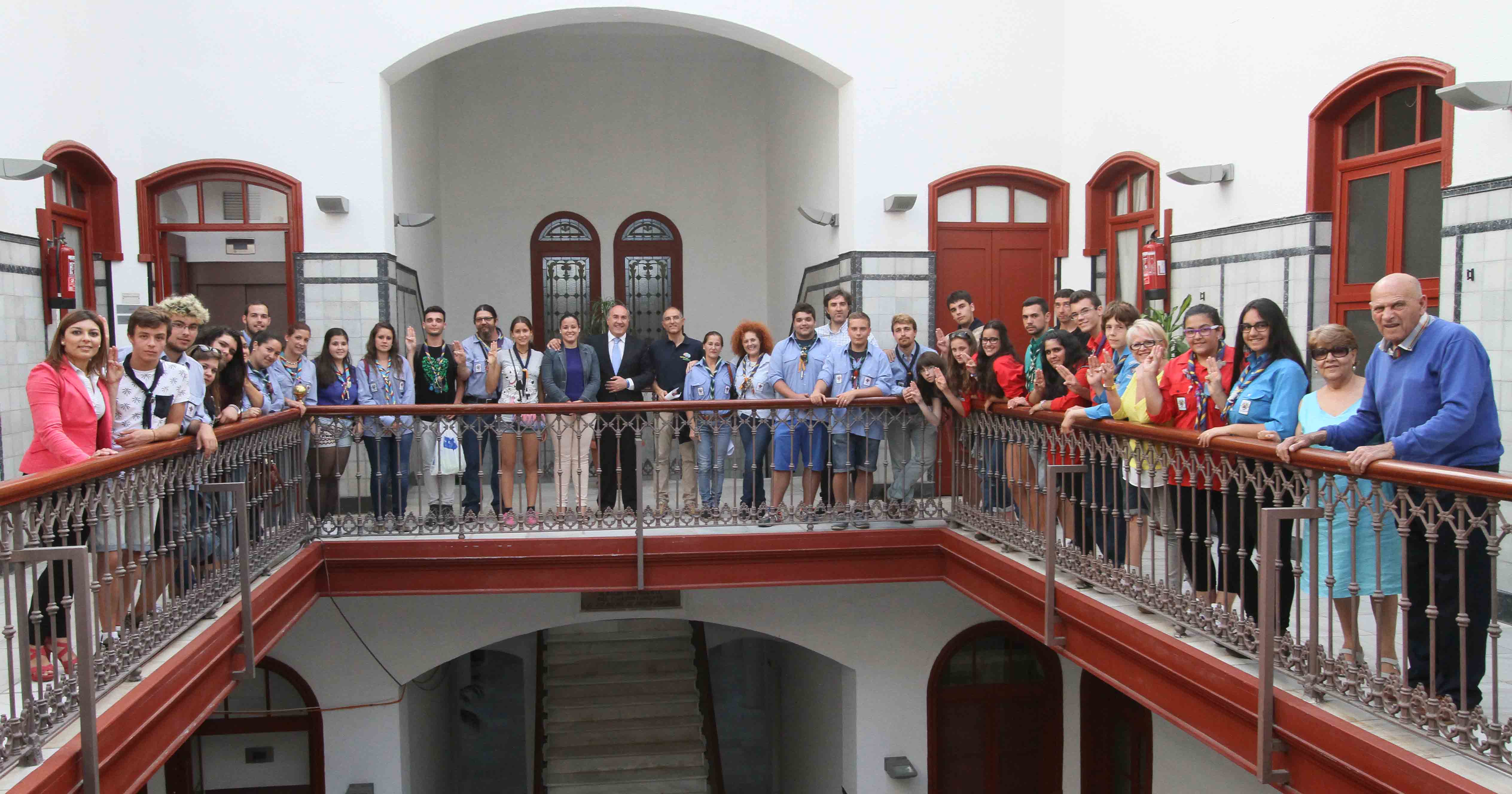 FIRMA DE CESIÓN DEL CORTIJO DEL PÍCARO A GRUPOS SCOUTS