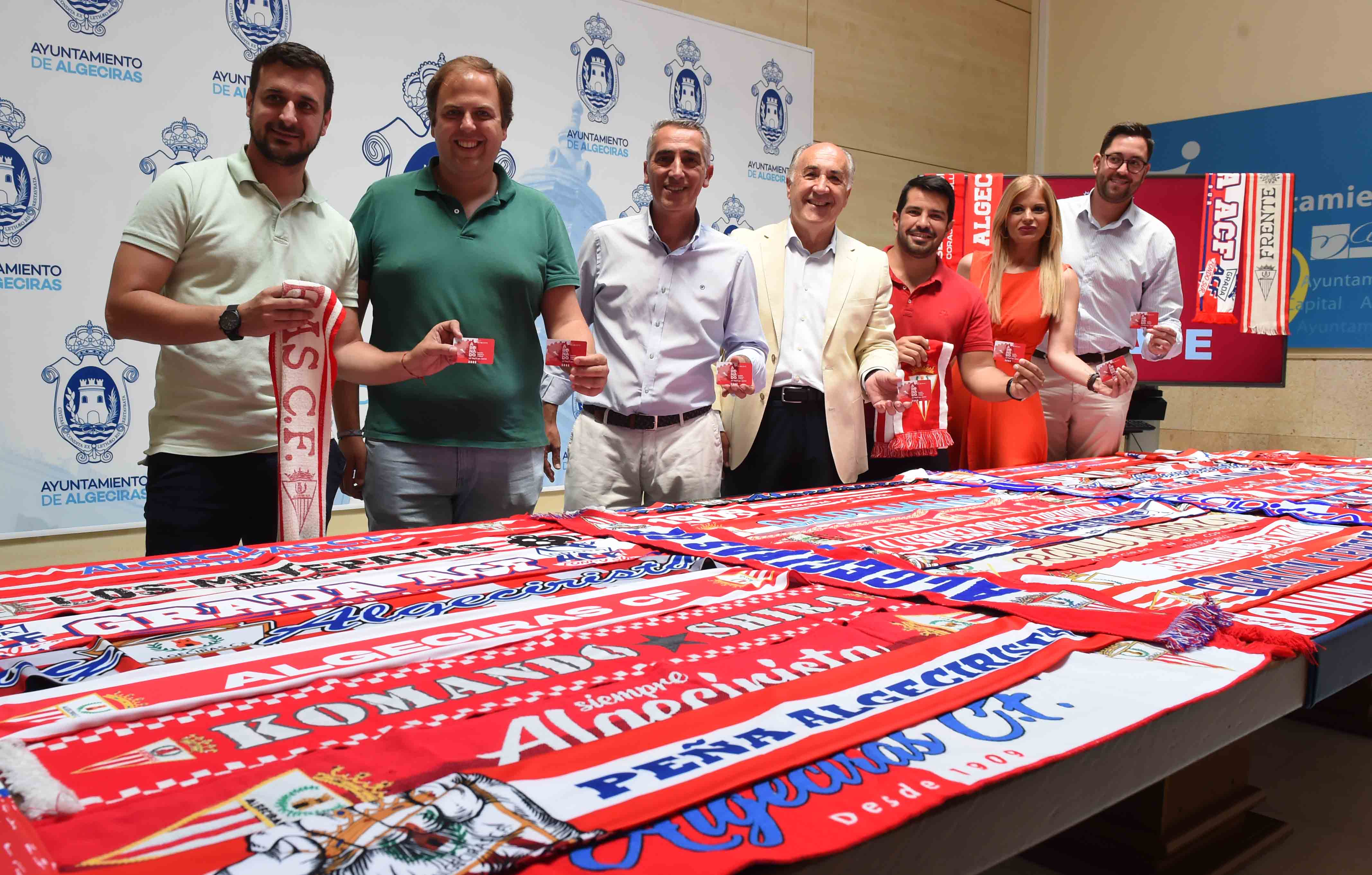 FOTO CON ABONO DEL ALGECIRAS C.F