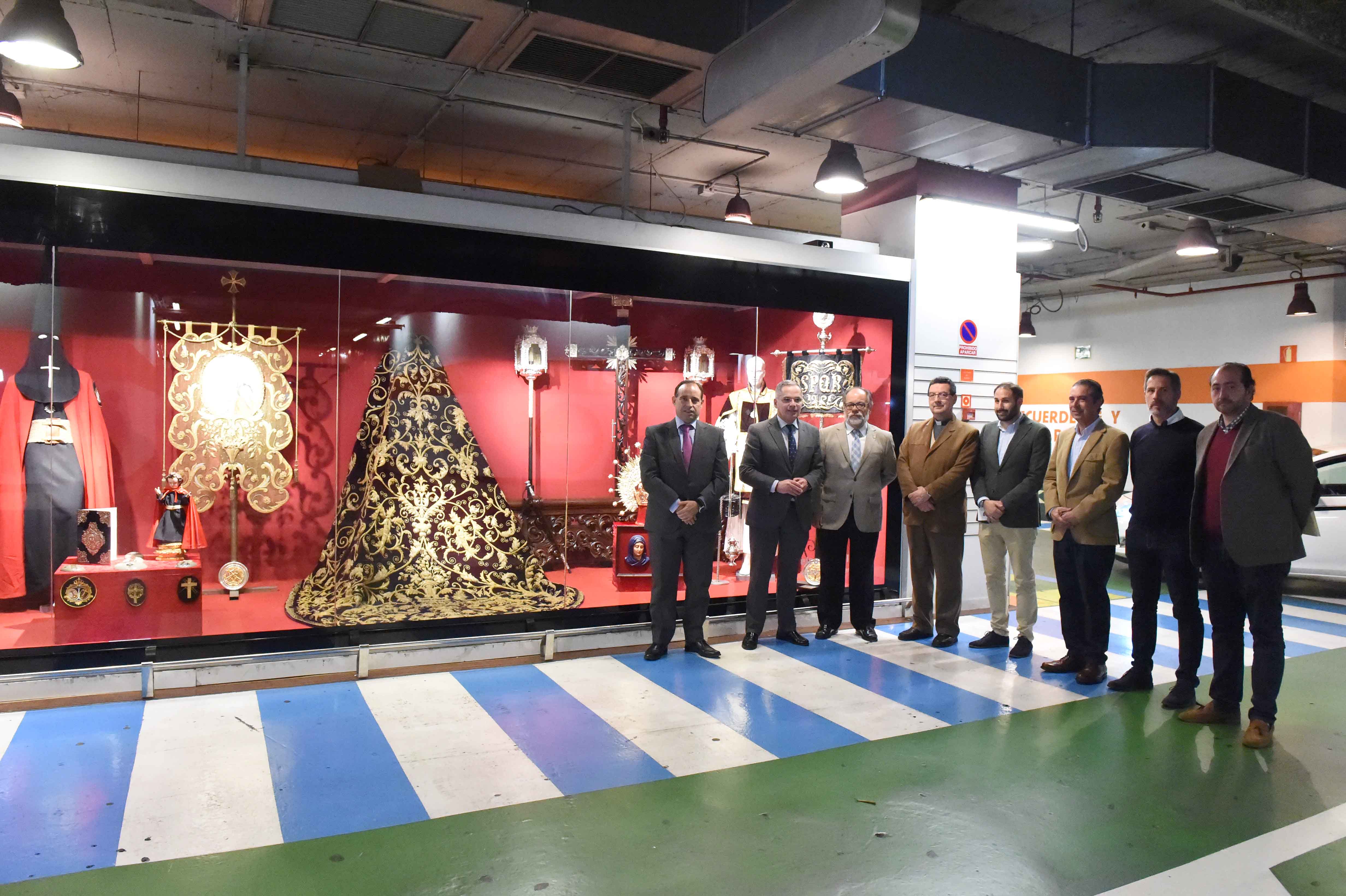 INAUGURACION EXPOSICION COFRADE EL CORTE INGLES