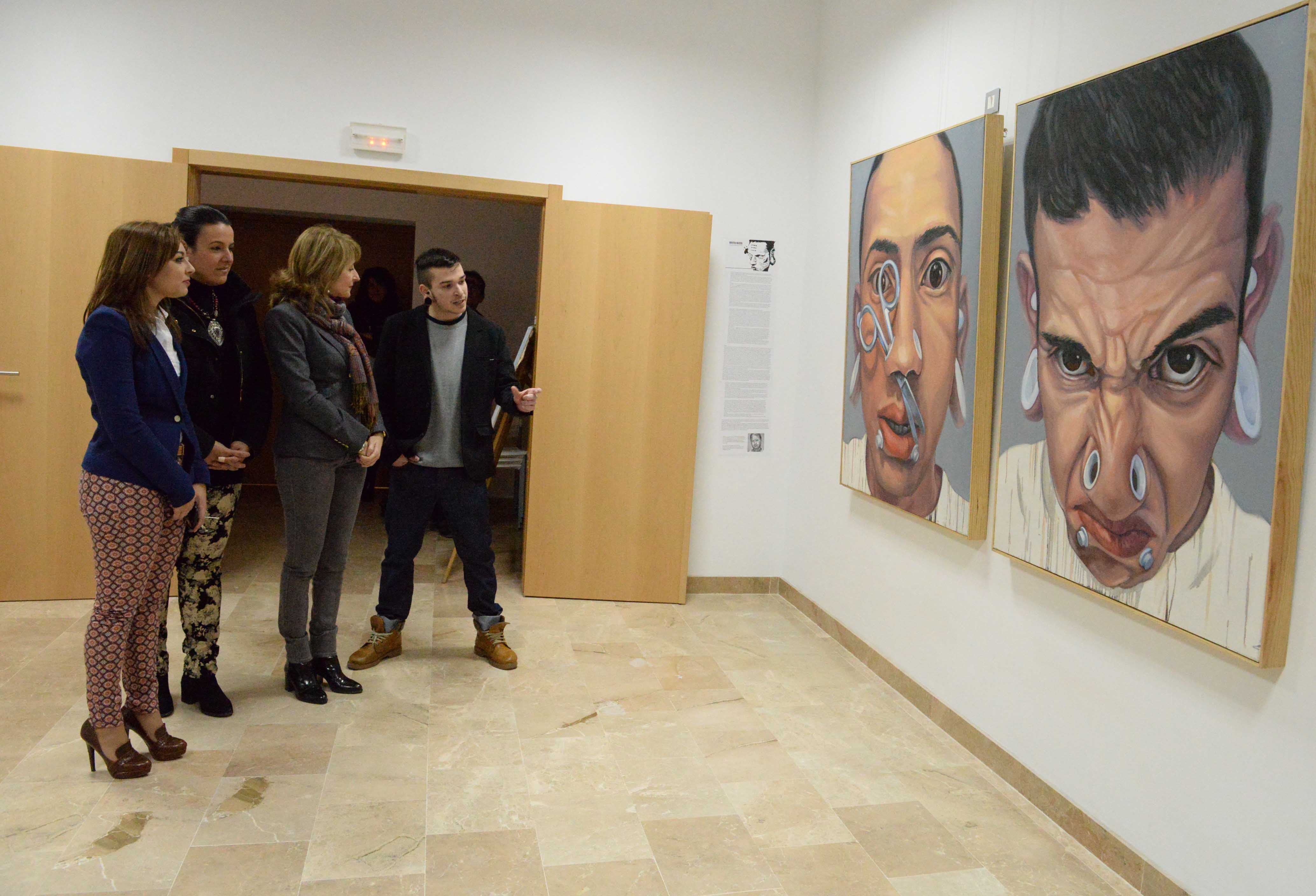 Inauguración de la exposición de pintura de Ignacio Serichol monstruo moderno