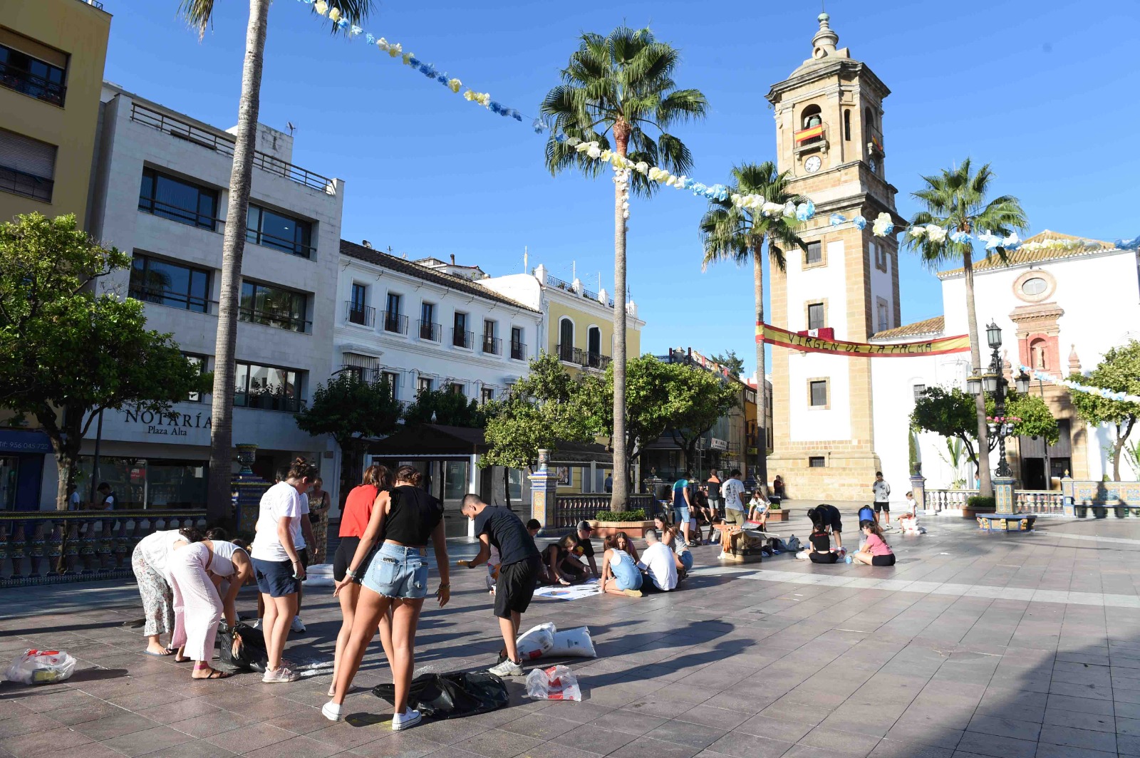 JOVENES PLAZA ALTA FOTO