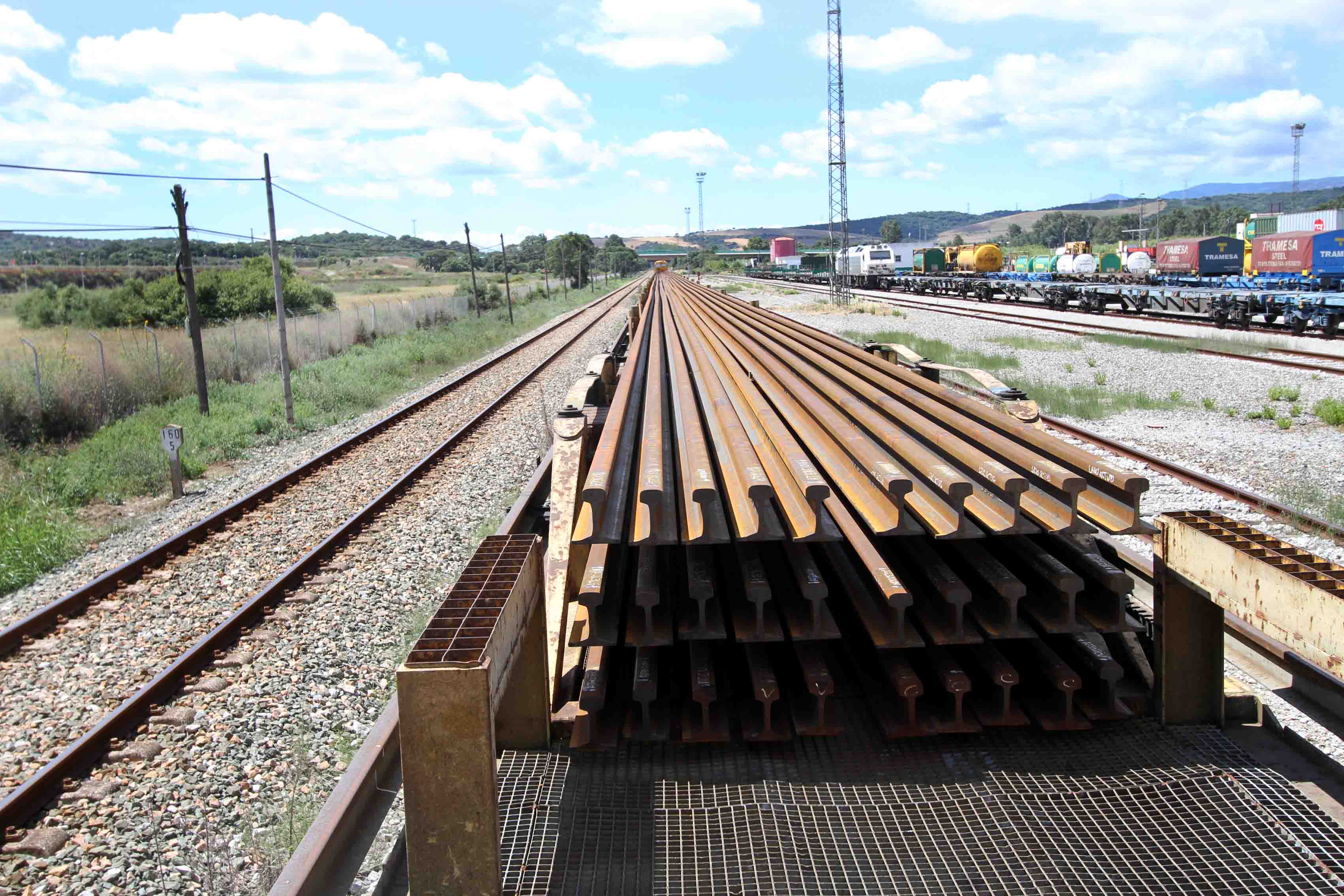 LLEGADA RAILES TREN ADIF