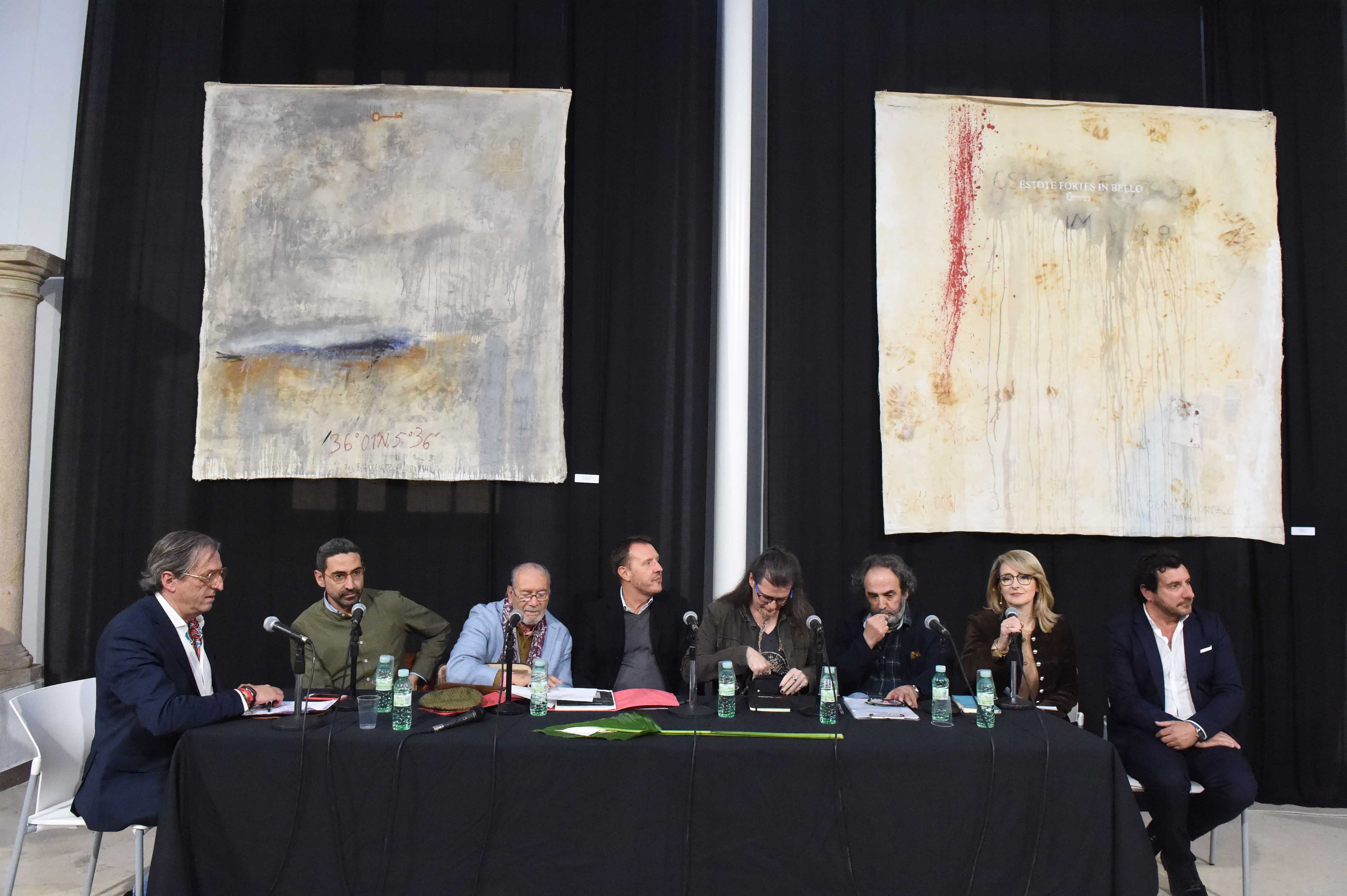 MESA REDONDA LA PINTURA DE BLANCA OROZCO
