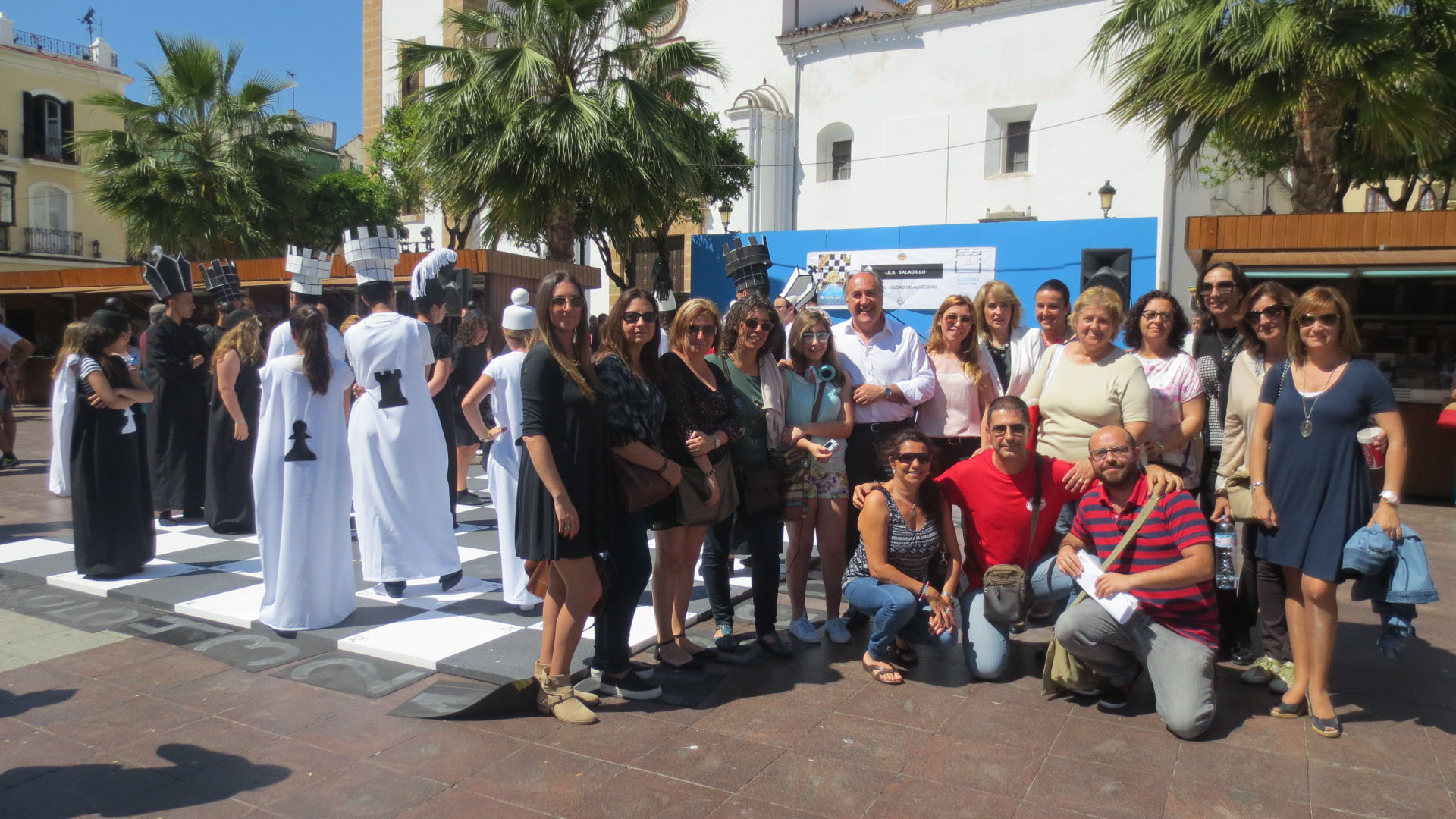 PARTIDA DE AJEDREZ HUMANO ORGANIZADA POR EL IES SALADILLO