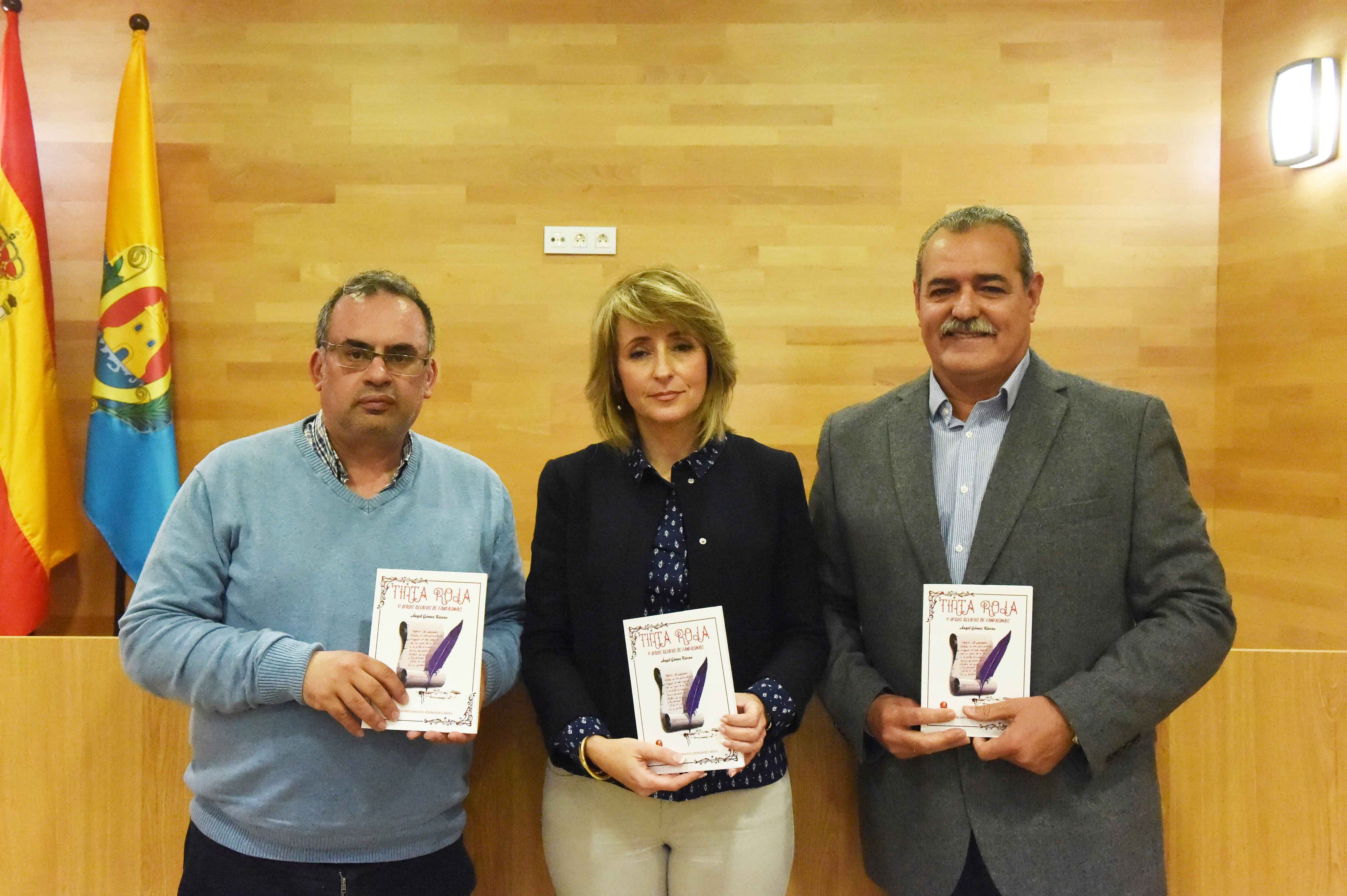 PRESENTACIÓN DEL LIBRO DE ÁNGEL GÓMEZ TINTA ROJA