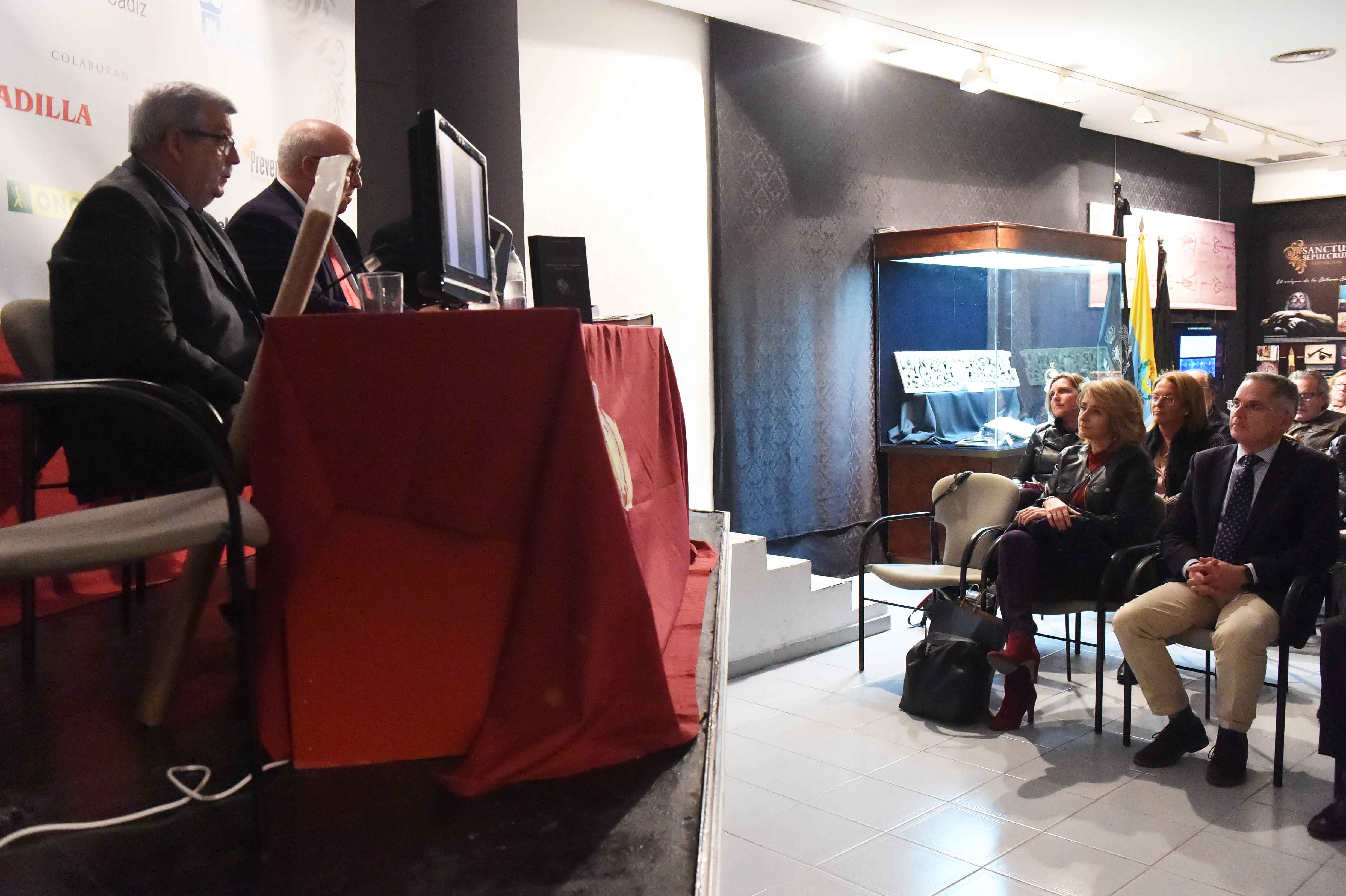 PRESENTACIÓN DEL LIBRO SOBRE LA HISTORIA DE LA COFRADÍA DEL SANTO ENTIERRO