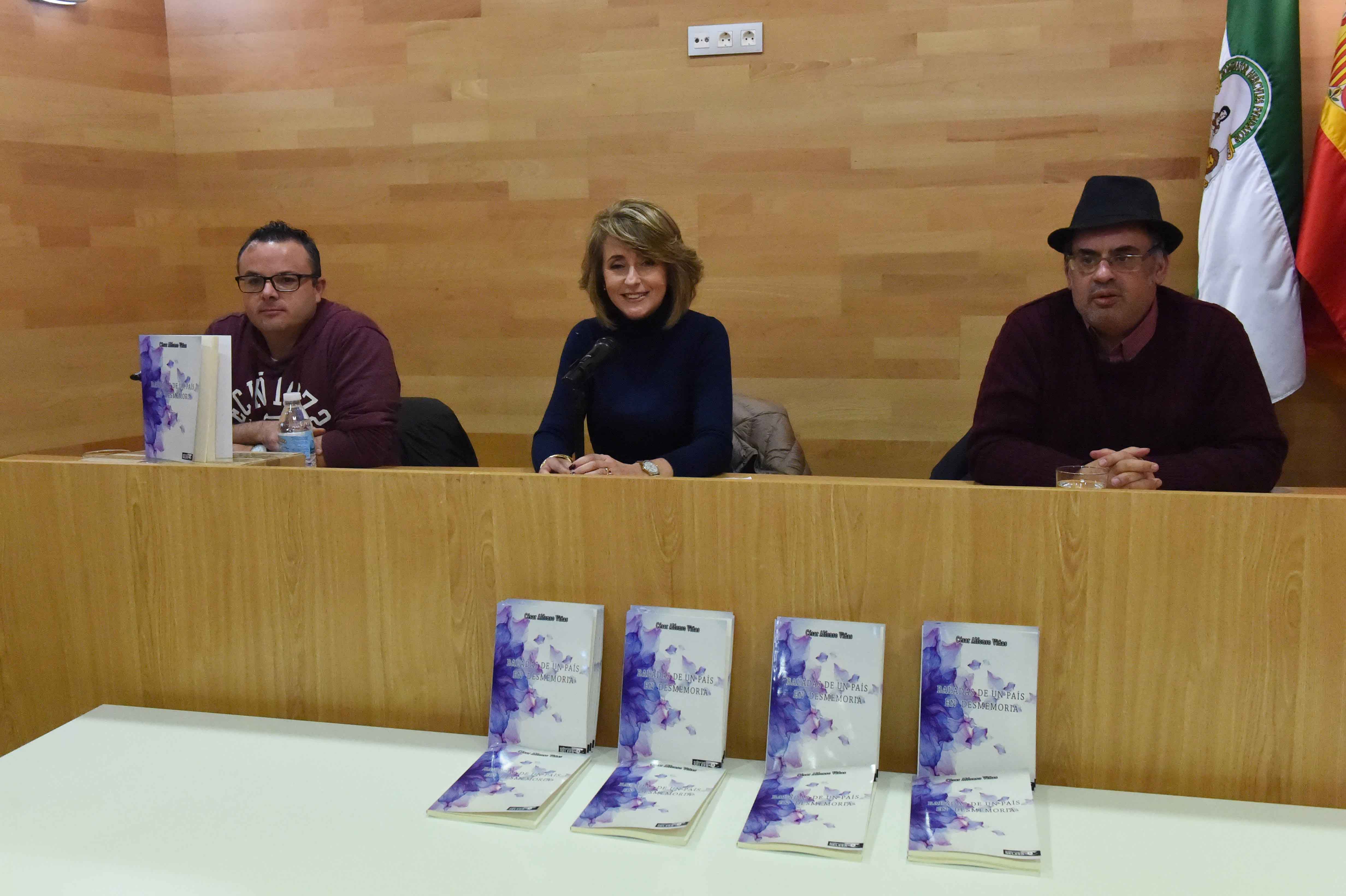 PRESENTACIÓN LIBRO DE CESAR ALFONSO VIÑAS BALADA DE UN PAIS EN DESMEMORIA