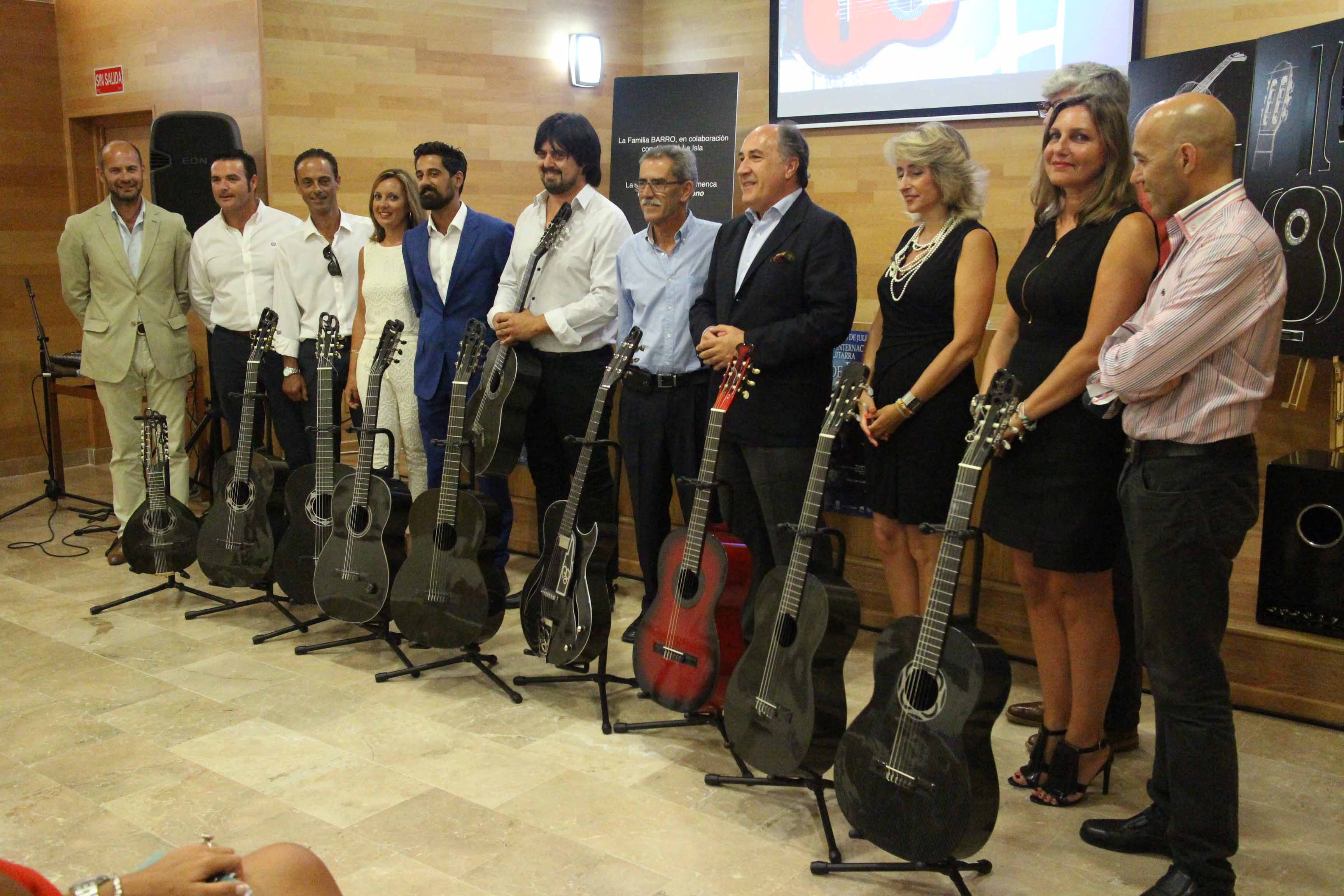 PRESENTACIÓN PRIMERA GUITARRA FLAMENCA DE FIBRA DE CARBONO