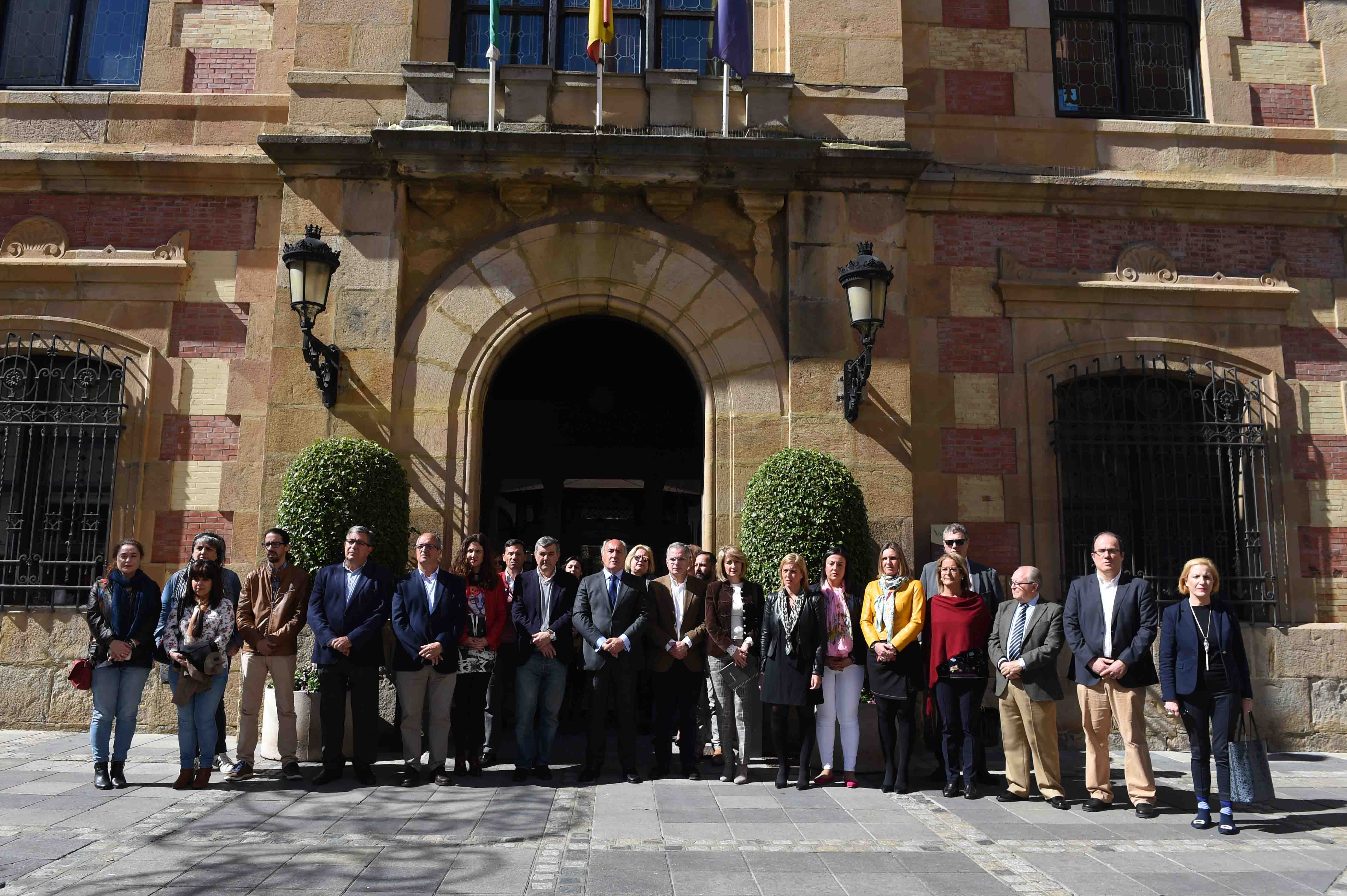 PUERTA DEL AYTO SE VA HACER ACTO RECUERDO POR 15 ANIVERSARIO DEL 11-M