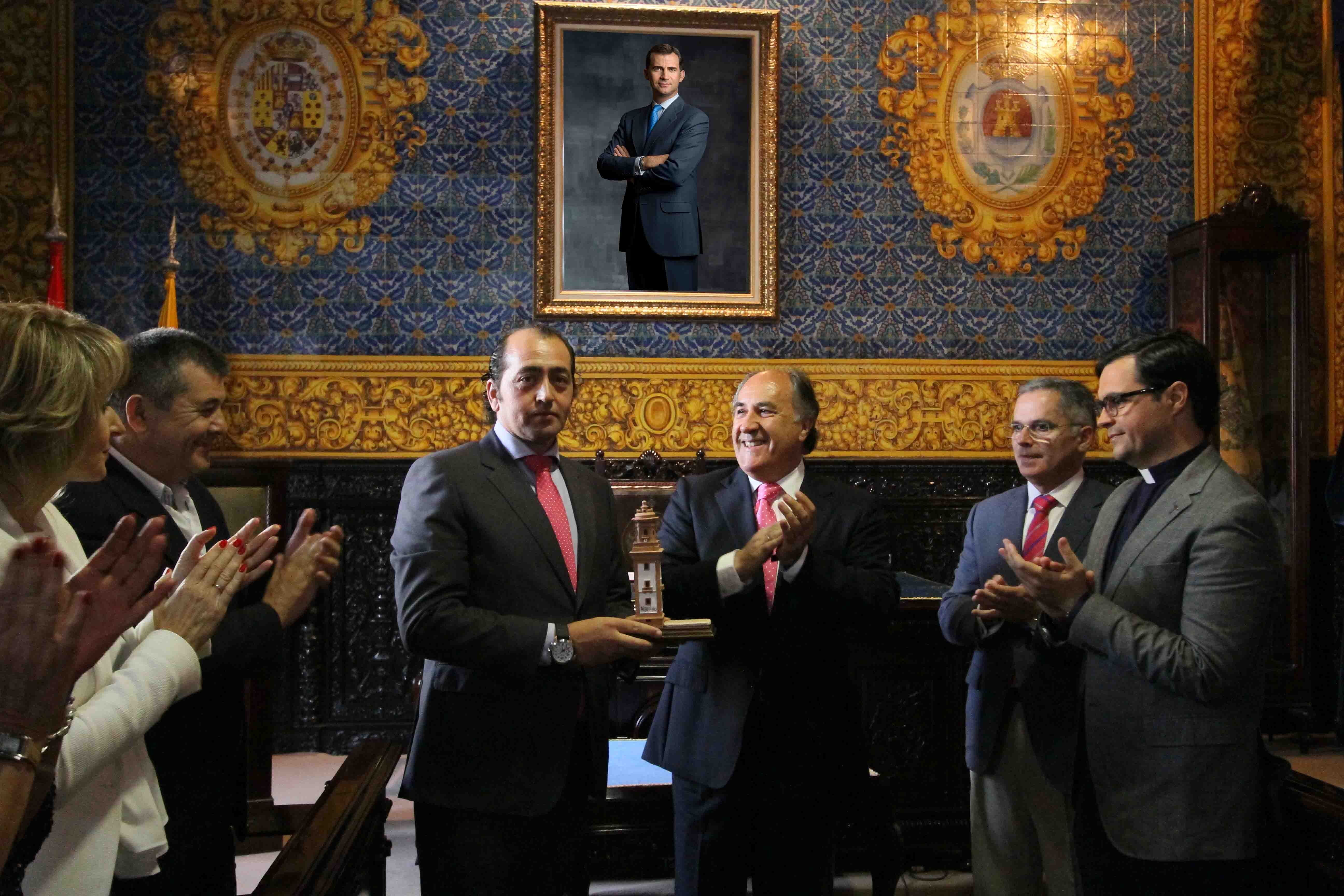 RECONOCIMIENTO A JAVIER VEGA, PRESIDENTE CONSEJO LOCAL DE HERMANDADES Y COFRADÍAS