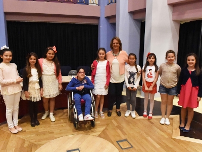 REINA Y CORTE INFANTIL