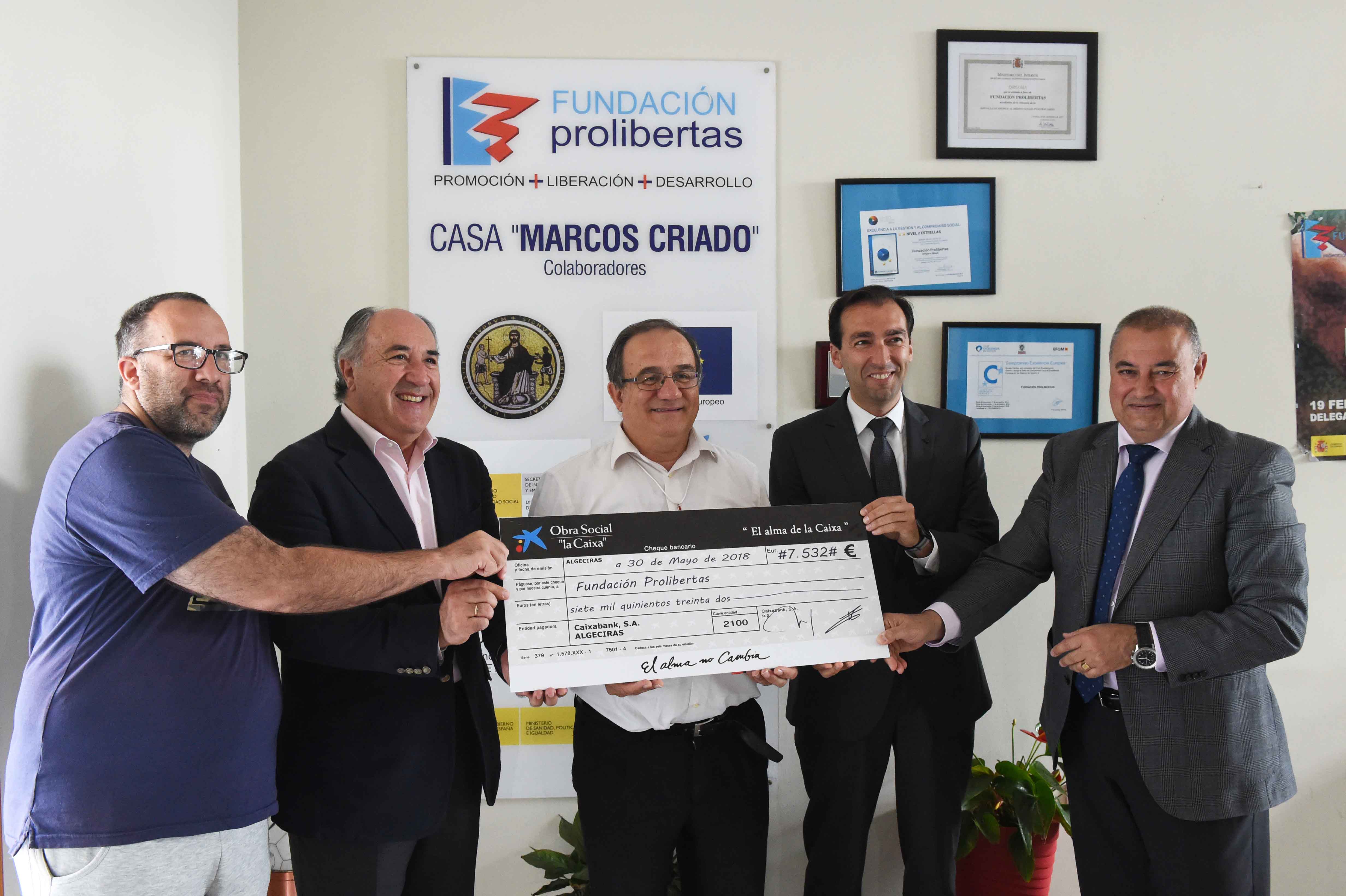 TRINITARIOS ENTREGA DE CHEQUE CAIXA