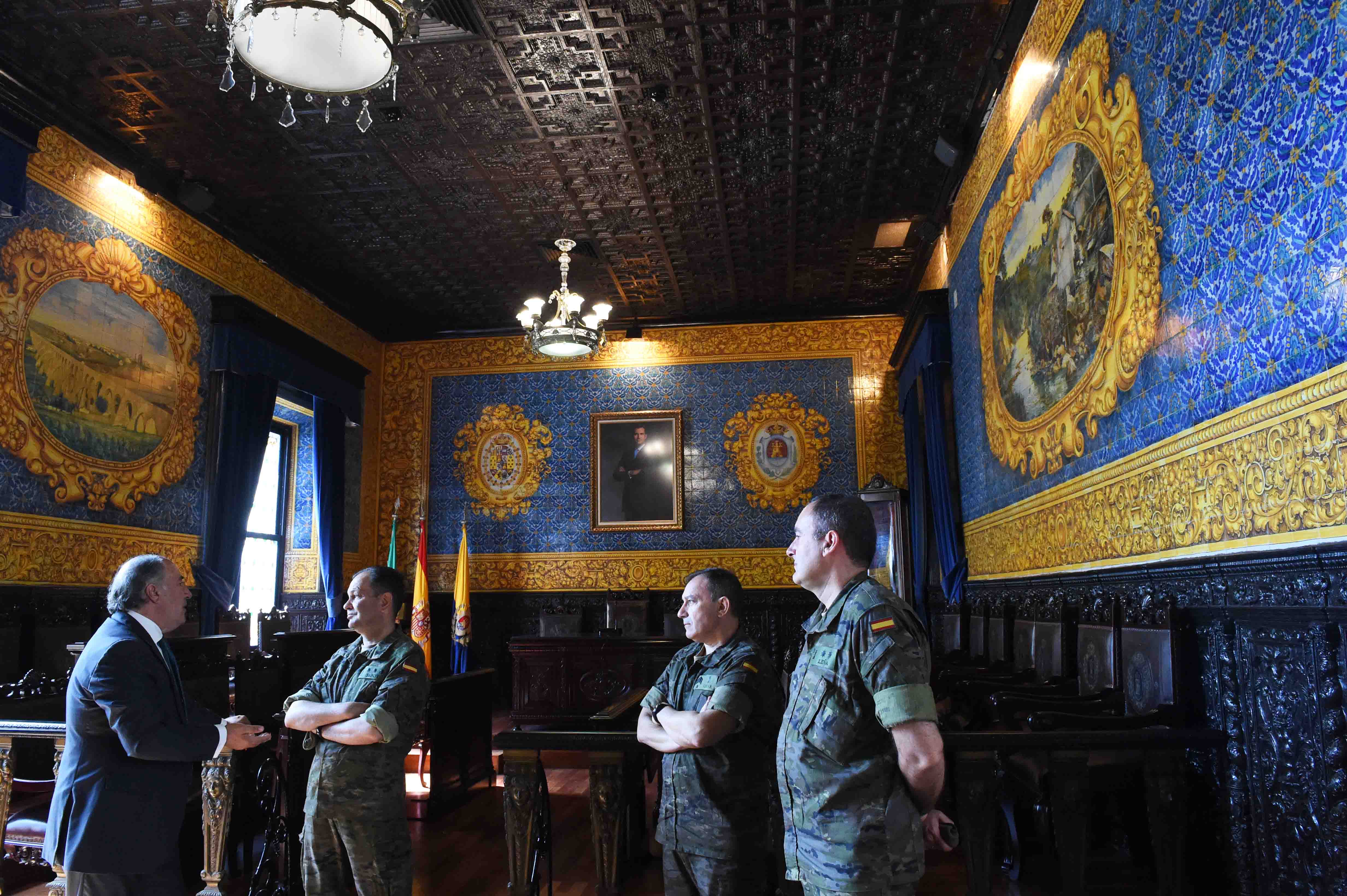 VISITA CORONEL JEFE REGIMIENTO GUERRA ELECTRONICA