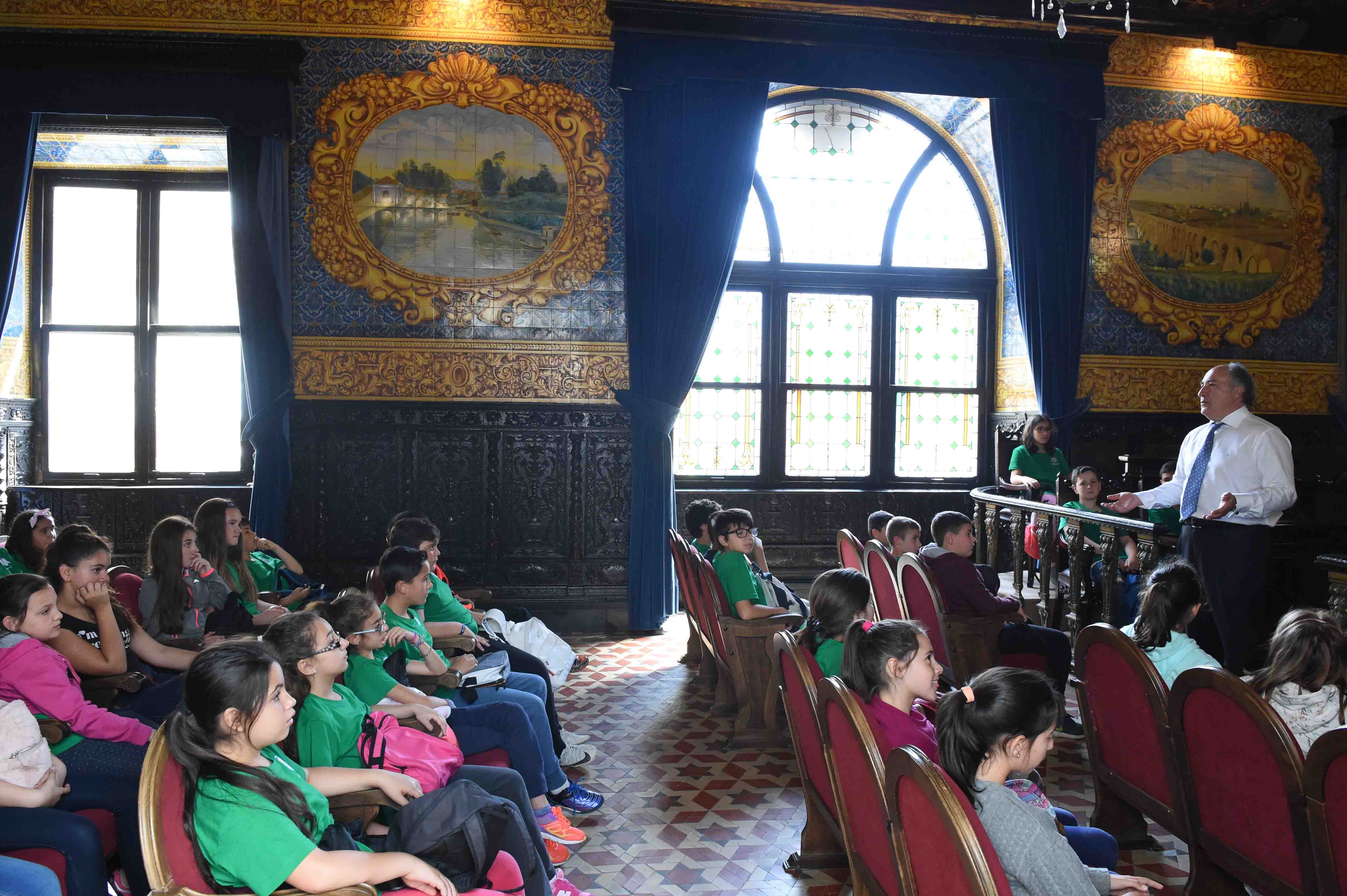 VISITA NIÑOS PLENO COLEGIO ADALIDES