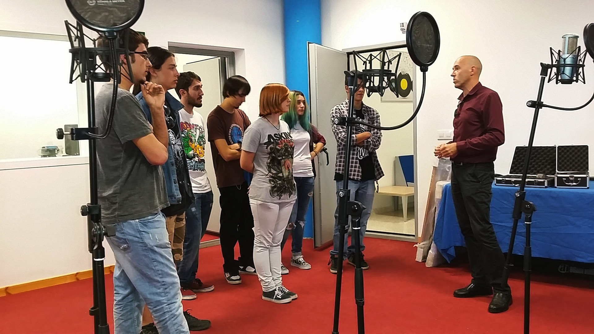 Visita jóvenes centro cívico