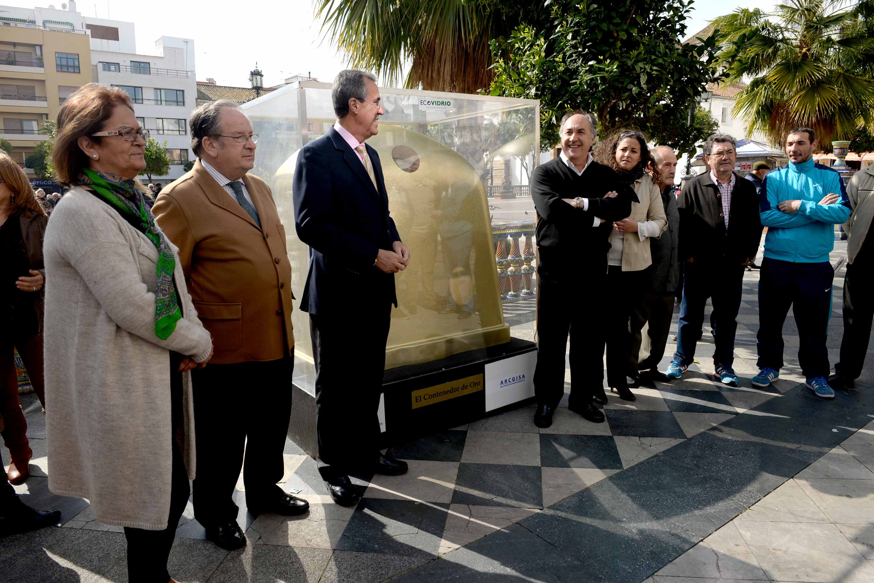 plaza alta entrega del contenedor de oro a la ciudad