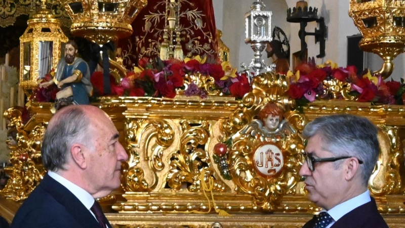 Landaluce entrega un año más el bastón de mando de la ciudad al Cristo de Medinaceli