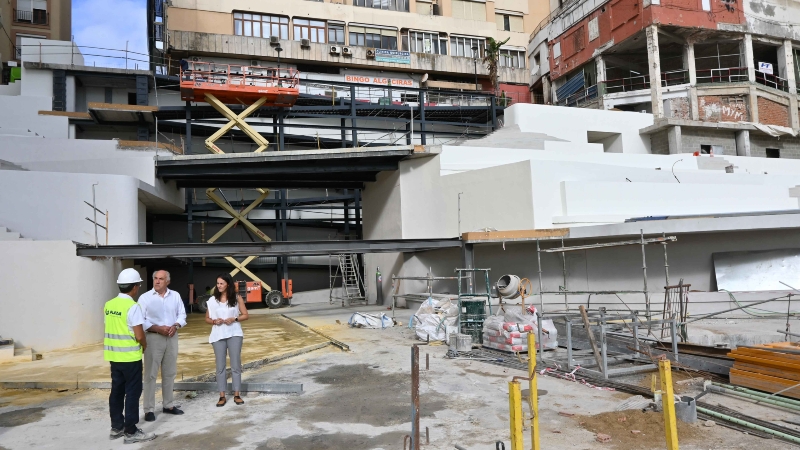 Landaluce anuncia que las obras del jardín vertical y plaza pública en la antigua Escalinata han entrado en su fase final