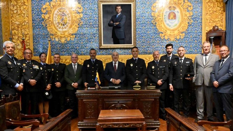 Landaluce preside el acto de toma de posesión de seis nuevos mandos de la Policía Local