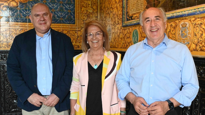 El alcalde presenta al pregonero de la Feria Real de Algeciras 2025