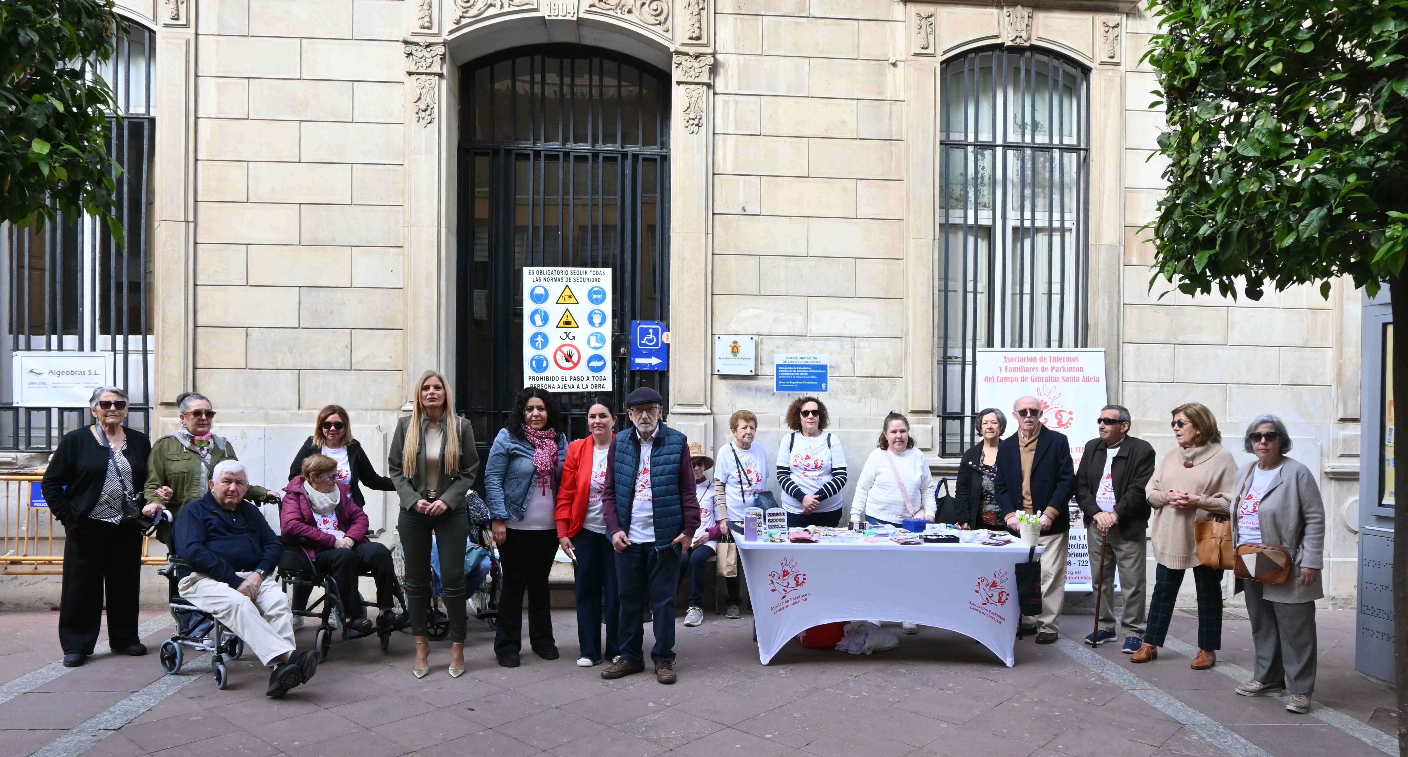 STAND PARKINSON EN CALLE ANCHA