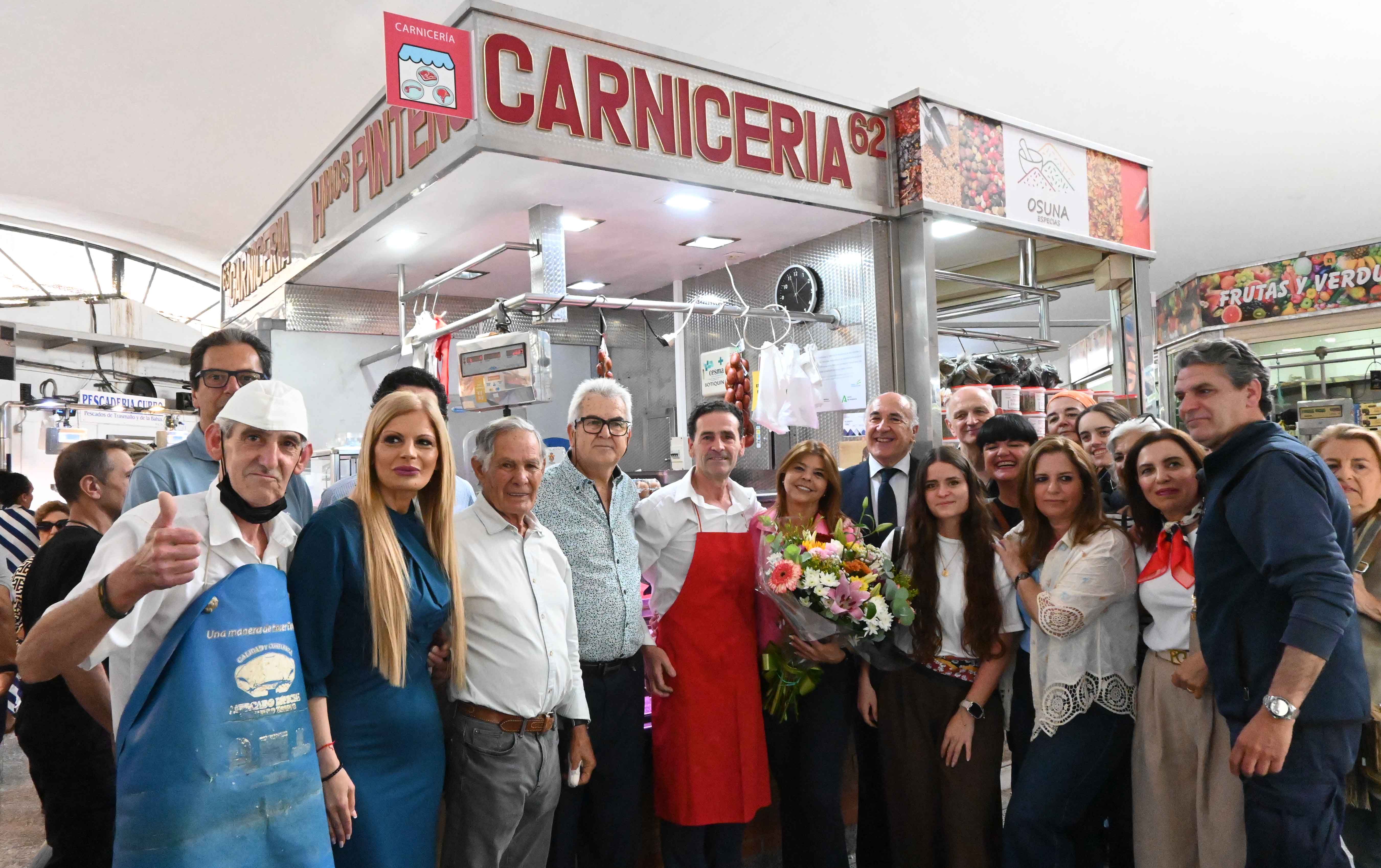VISITA ALCALDE CON SABINA AL MERCADO JUBILACION JOSE LUIS PINTEÑO